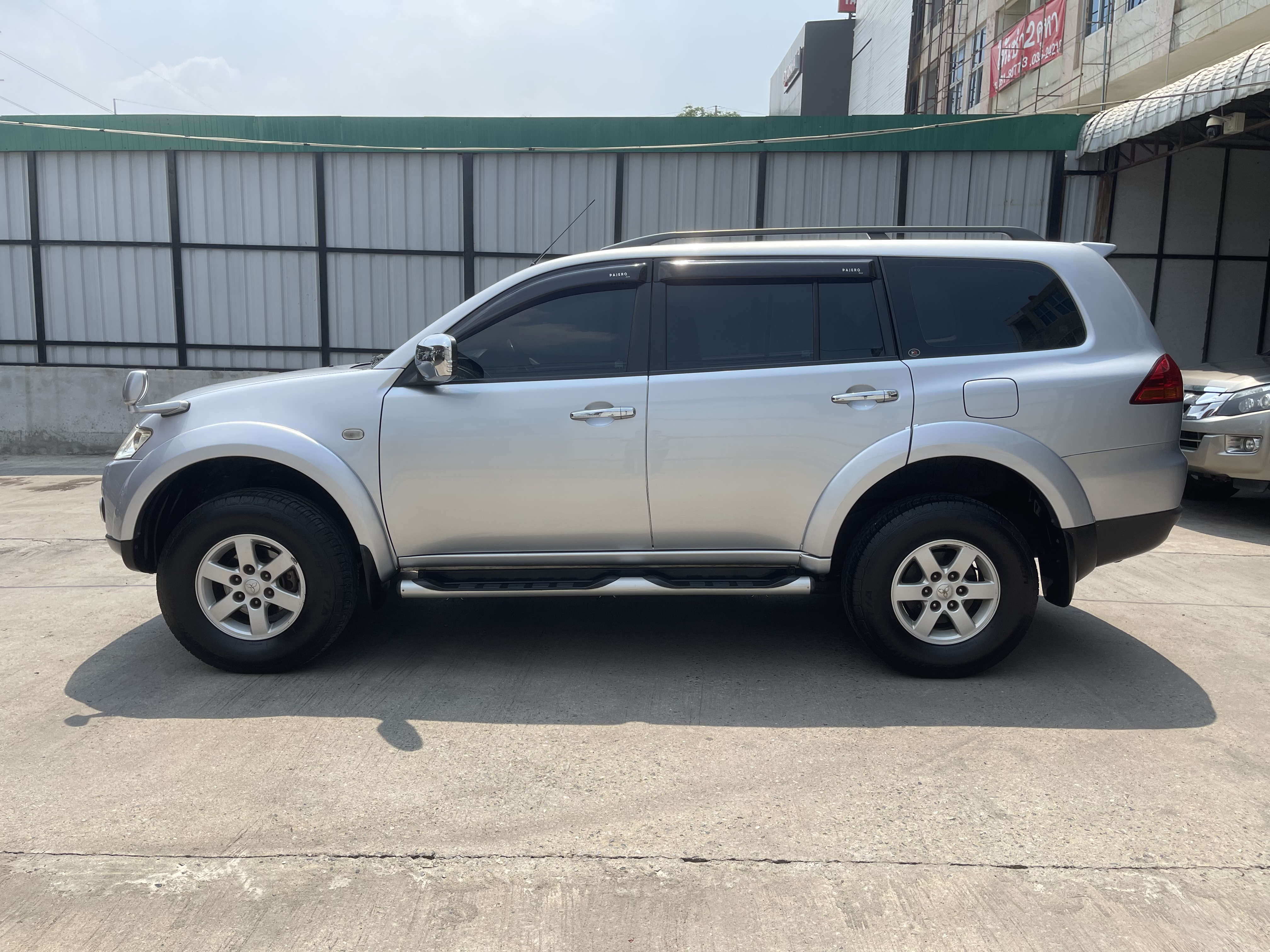 Mitsubishi Pajero Sport 2.5 GT 2WD At 2011 เงิน