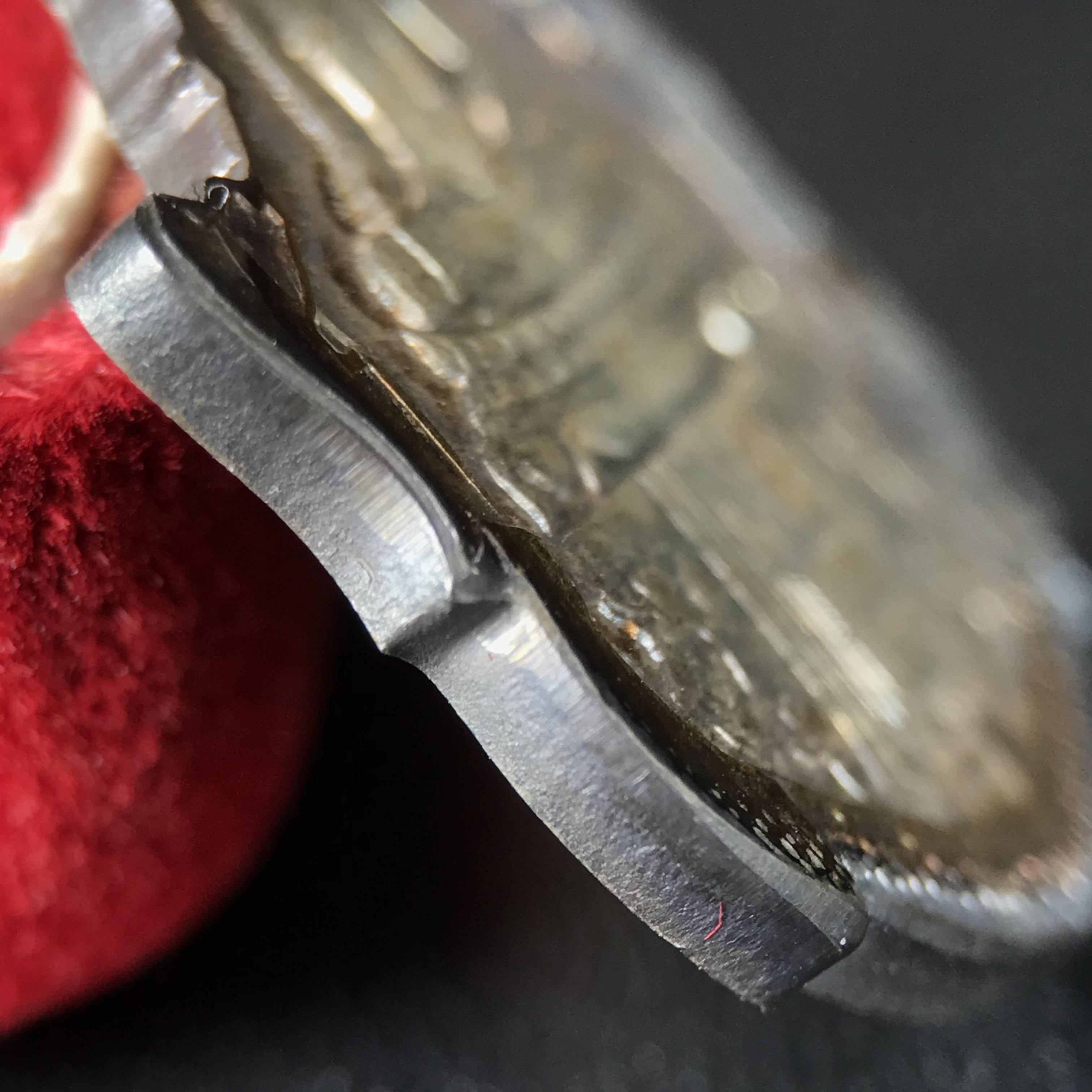 เหรียญพระพุทธญาณนเรศวร์ รุ่นแรก หลังพระปรมาภิไธย ภปร.และ สก.วัดญาณสังวราราม จ.ชลบุรี ปี 2527 เนื้อเงิน(ผิวเดิม ขึ้นรุ้งผิวน้ำทองกระจายทั่วเหรียญสวยมาก)ขนาด 2.3 x 3.8 ซม. พร้อมกล่องเดิม สมเด็จพระญาณสังวร ประธานในพิธีมหาพุทธาภิเษก(เนื้อเงินพบเจอน้อย หายาก)