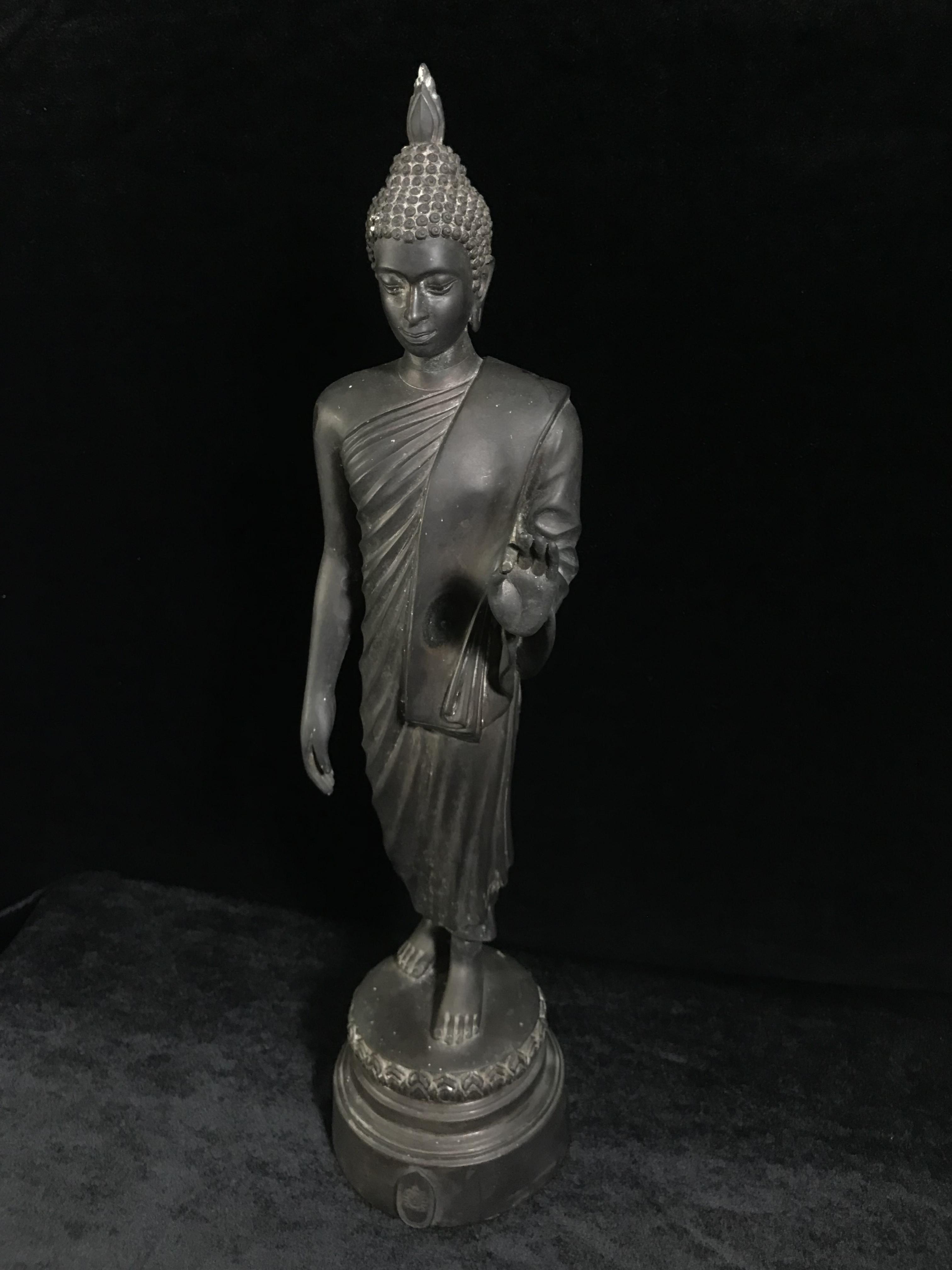 พระบูชา 25พุทธศตวรรษ พระศรีศากยะทศพลญาณ ประธานพุทธมณฑลสุทรรศน์ ปี 2531 ตราสัญลักษณ์พระราชพิธีรัชมังคลาภิเษก ปี 2531 หมายเลข (๑๕)๕๘๓ ขนาดความสูง 15 นิ้ว รวมฐานสูง 18 นิ้ว(นิยมหายาก)