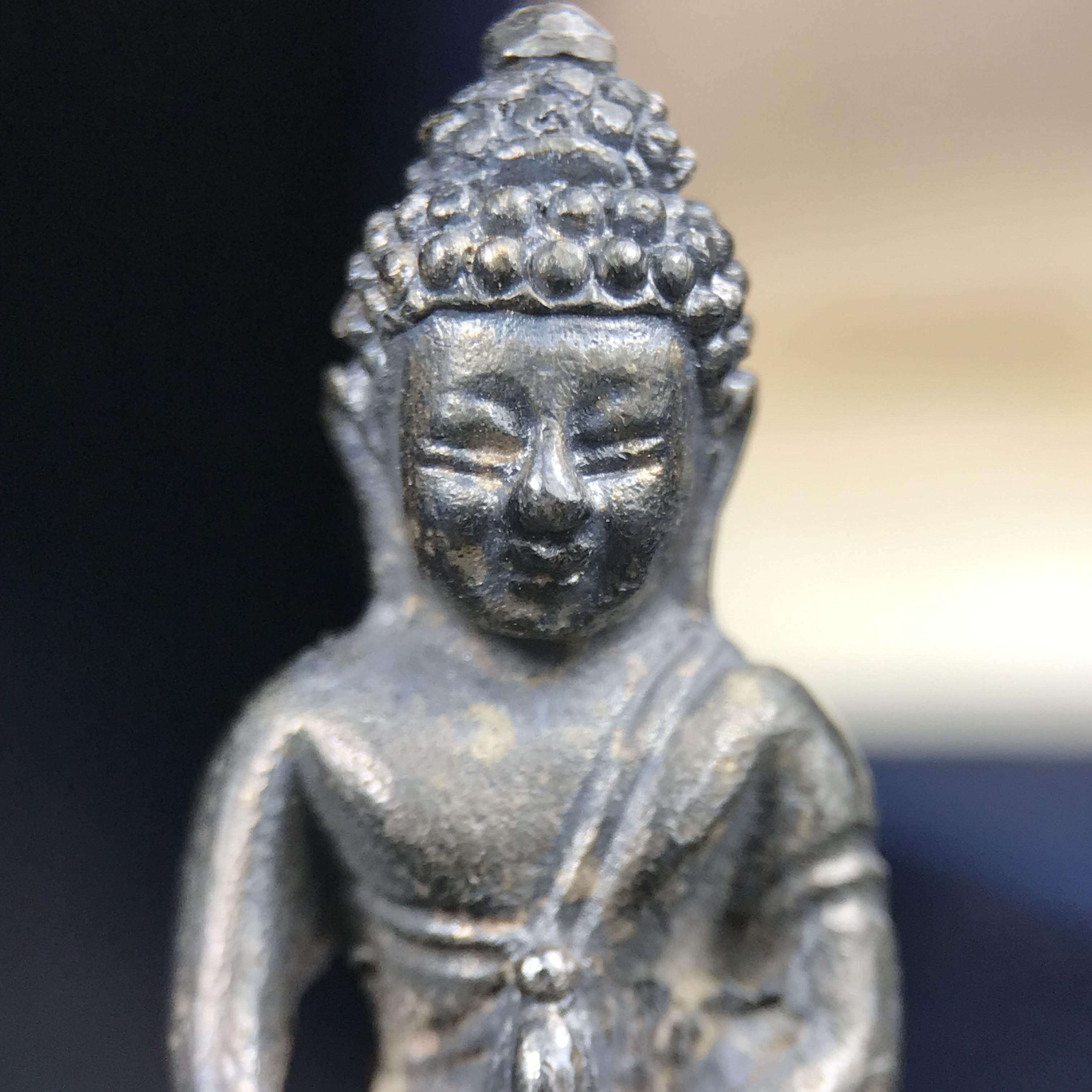 พระกริ่งศาสดา ภปร. วัดบวรนิเวศวิหาร ปี 2532 จัดสร้างในโอกาสสองทศวรรษรามาธิบดี เพื่อศูนย์การแพทย์สิริกิติ์ เนื้อเงิน(ผิวเดิมกลับดำสวยงาม) (พิธีใหญ่ มวลสารมงคล สวยงามเข้มขลัง)สมเด็จพระญาณสังวร สมเด็จพระสังฆราชฯเสด็จเททอง