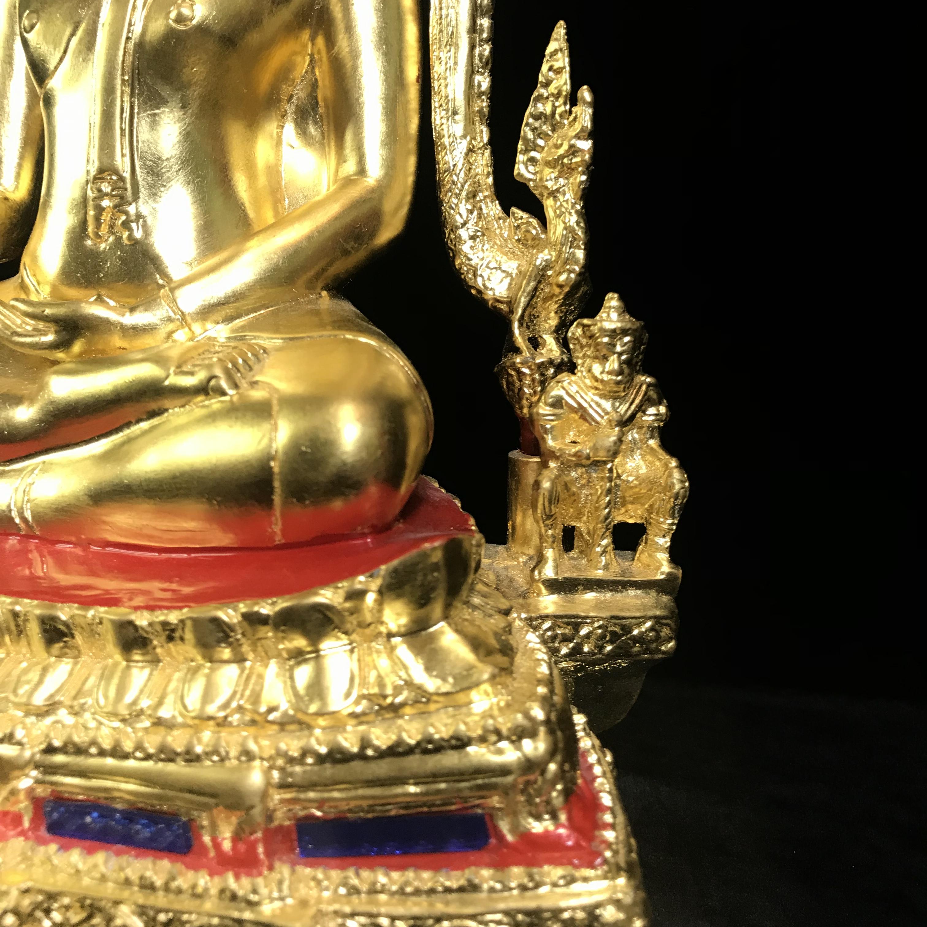 พระพุทธชินราช ญสส. วัดพระศรีมหาธาตุ จ.พิษณุโลก ปี2543 ขนาดหน้าตัก 7นิ้ว ลงรักปิดทองฐานประดับกระจก พิธีใหญ่ รุ่นแรกและรุ่นเดียวที่ หลวงปู่หมุน ฐิตสีโล วัดบ้านจาน มาร่วมปลุกเสก(1 ใน 999องค์)