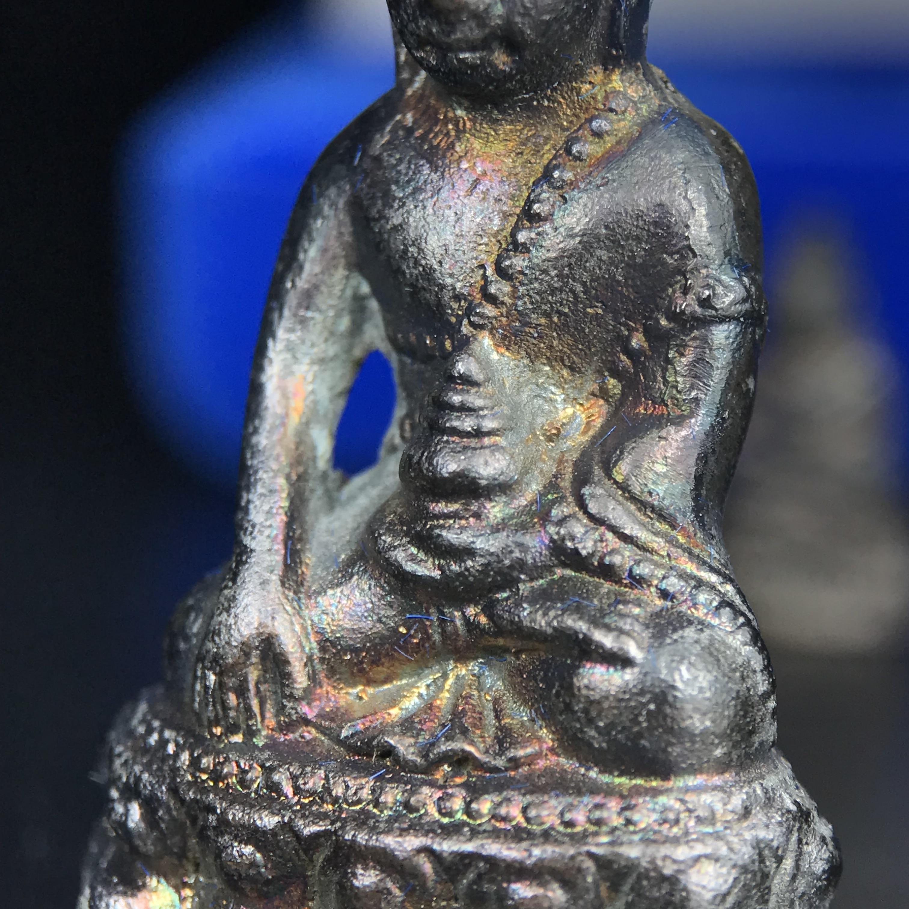 พระกริ่ง-พระชัยวัฒน์ สว. 90 พรรษาสมเด็จย่า ปี2533 เนื้อนวโลหะ(แก่ทองคำผสมทองคำเยอะมากรุ่นนี้)(ในหลวงรัชกาลที่9เสด็จในพิธี)(หล่อแบบโบราณอุดมวลสาร 108 แบบฉบับพระกริ่งใหญ่สายวัดสุทัศน์ พระสังฆราช(แพ))(1 ใน 3000 ชุด) หายาก(***องค์นี้ผิวเนื้อนวโลหะสวยมาก***)