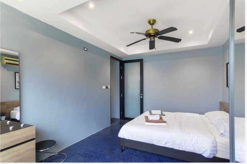 For Rent : Patong Seaview 1 bed room condominium 60 Sqm. Thai freehold.