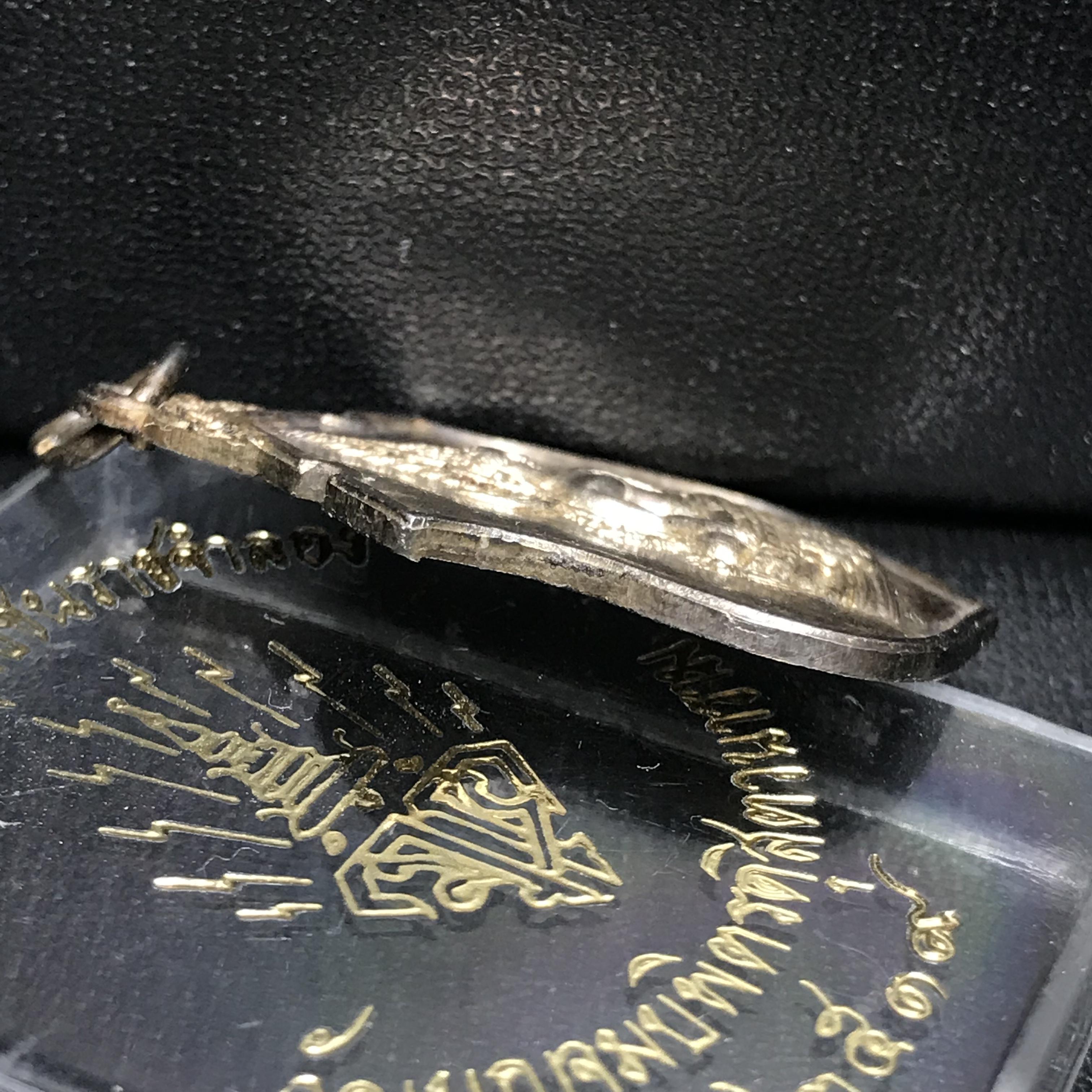 เหรียญพระพุทธชินราช มวก. วัดเบญจมบพิตร ปี 2519 เนื้อเงินสภาพสวยพร้อมกล่องเดิม(ในหลวงรัชกาลที่9และราชินีเสด็จฯเททอง)