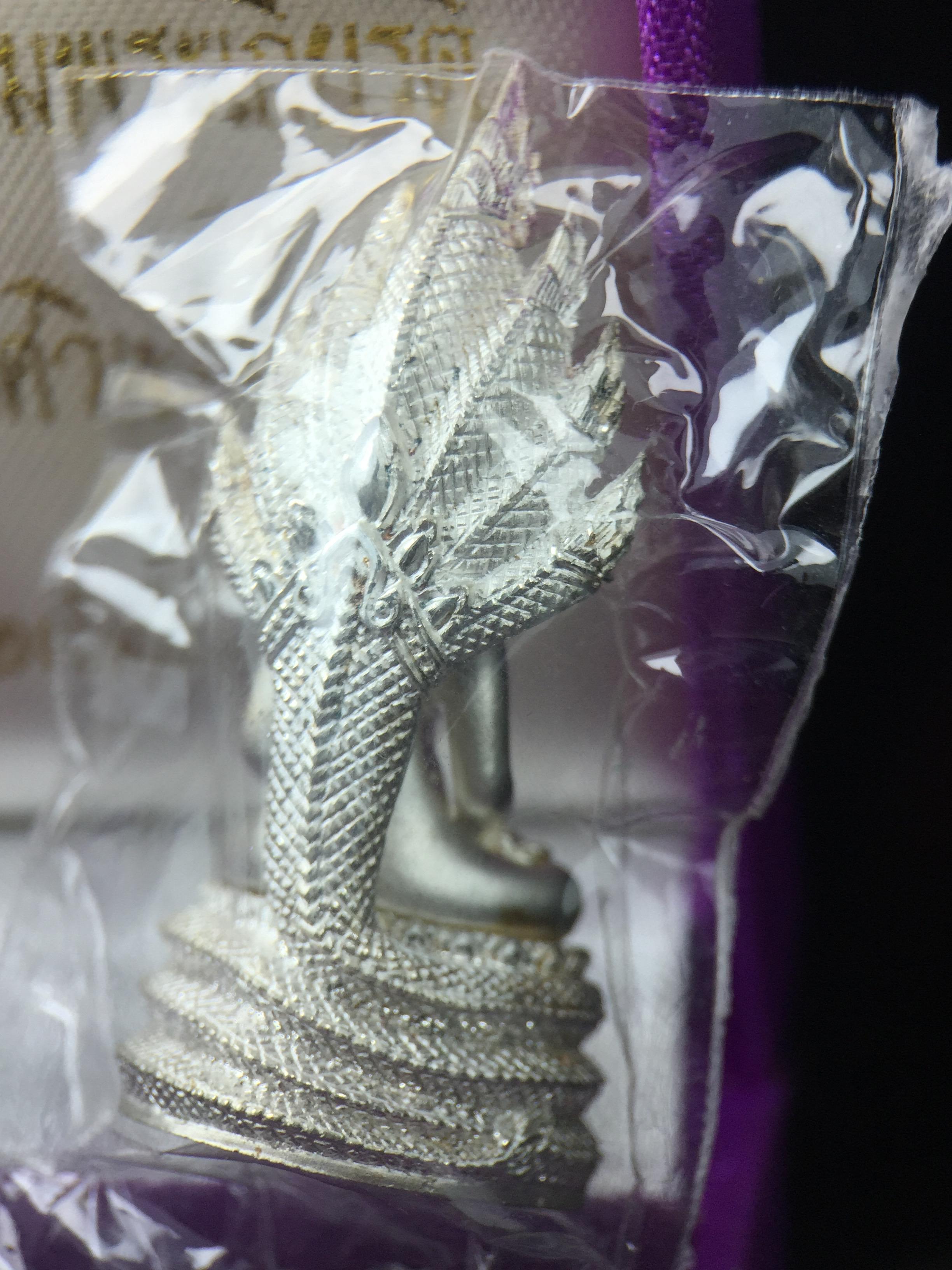 พระนาคปรก สธ. รุ่นสร้างพระอุโบสถเฉลิมพระเกียรติ 4 รอบ 84 พรรษา สมเด็จพระเทพรัตนราชสุดาฯ วัดบวรนิเวศวิหาร ปี 2543 พิมพ์ใหญ่ เนื้อเงินบริสุทธิ์ แบบพ่นทรายขัดเงาบางส่วน(สภาพ สวย ซีนซองกล่องบรรจุเดิมครบ)พิธีใหญ่ พุทธศิลป์งดงาม หายาก (1 ใน 1999 องค์)