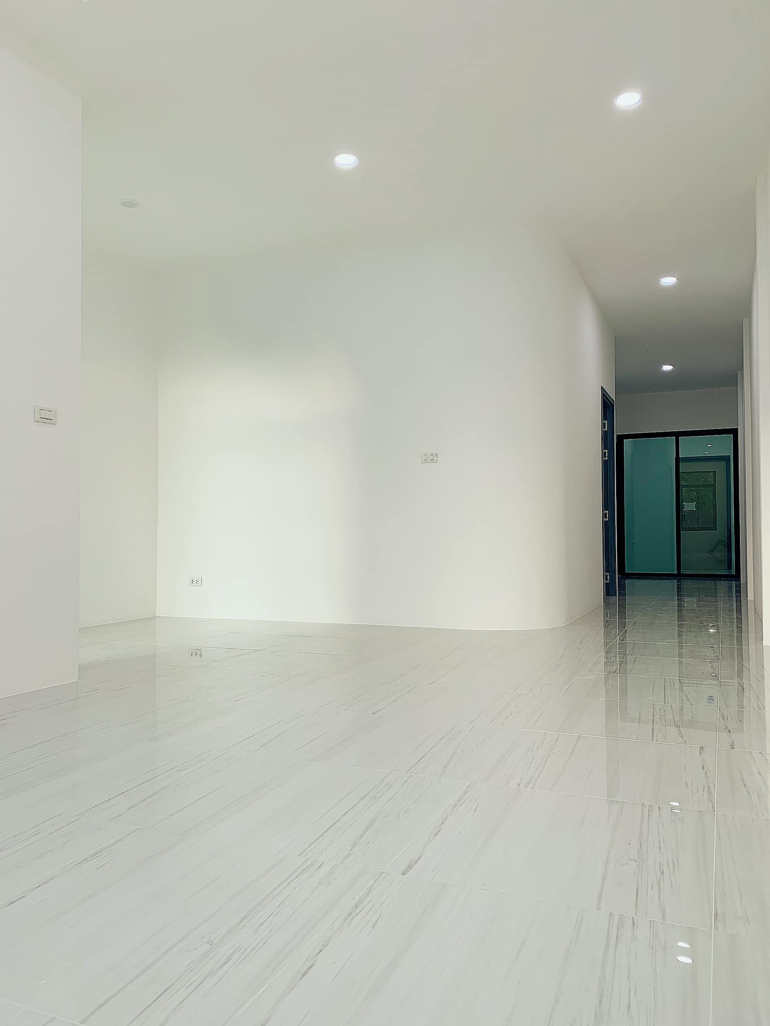 For Sale : Ratsada-Siray, Luxurious townhome, English style, 2 Bedrooms 2 Bathrooms