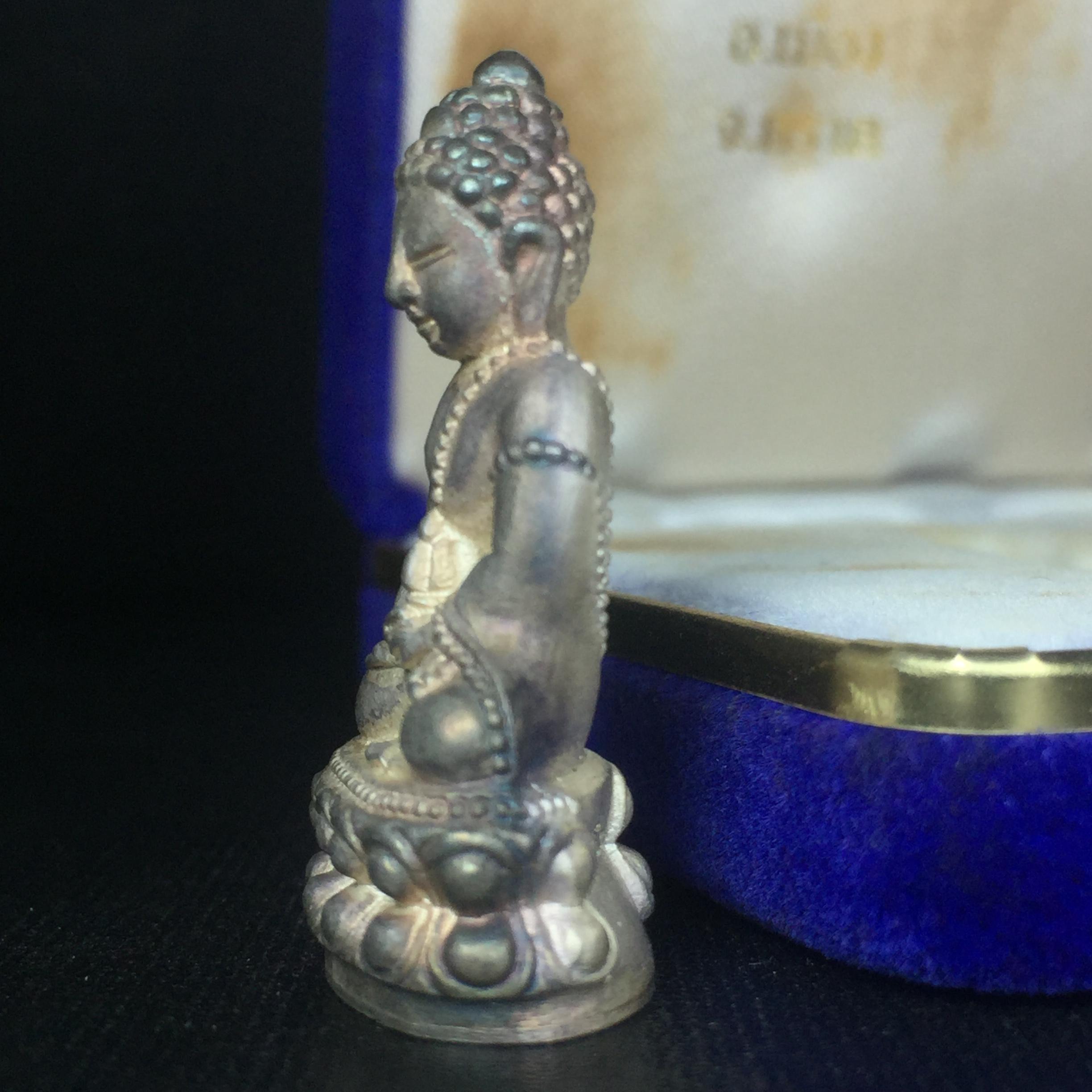 พระกริ่งรุ่นสร้างเจดีย์ วัดคีรีวิหาร ปี 2538 เนื้อเงิน(สภาพผิวสวยเดิม) ที่ระลึกในวาระครบ 5 รอบของ สมเด็จพระวันรัต(จุนท์ พฺรหฺมคุตฺโต) วัดบวรนิเวศวิหาร(เนื้อเงินตอกโค๊ตด้านหลังและเลขใต้ฐาน องค์นี้หมายเลข 360(ผลรวมได้9 เลขมงคล))(1 ใน 561 องค์)หายาก!!