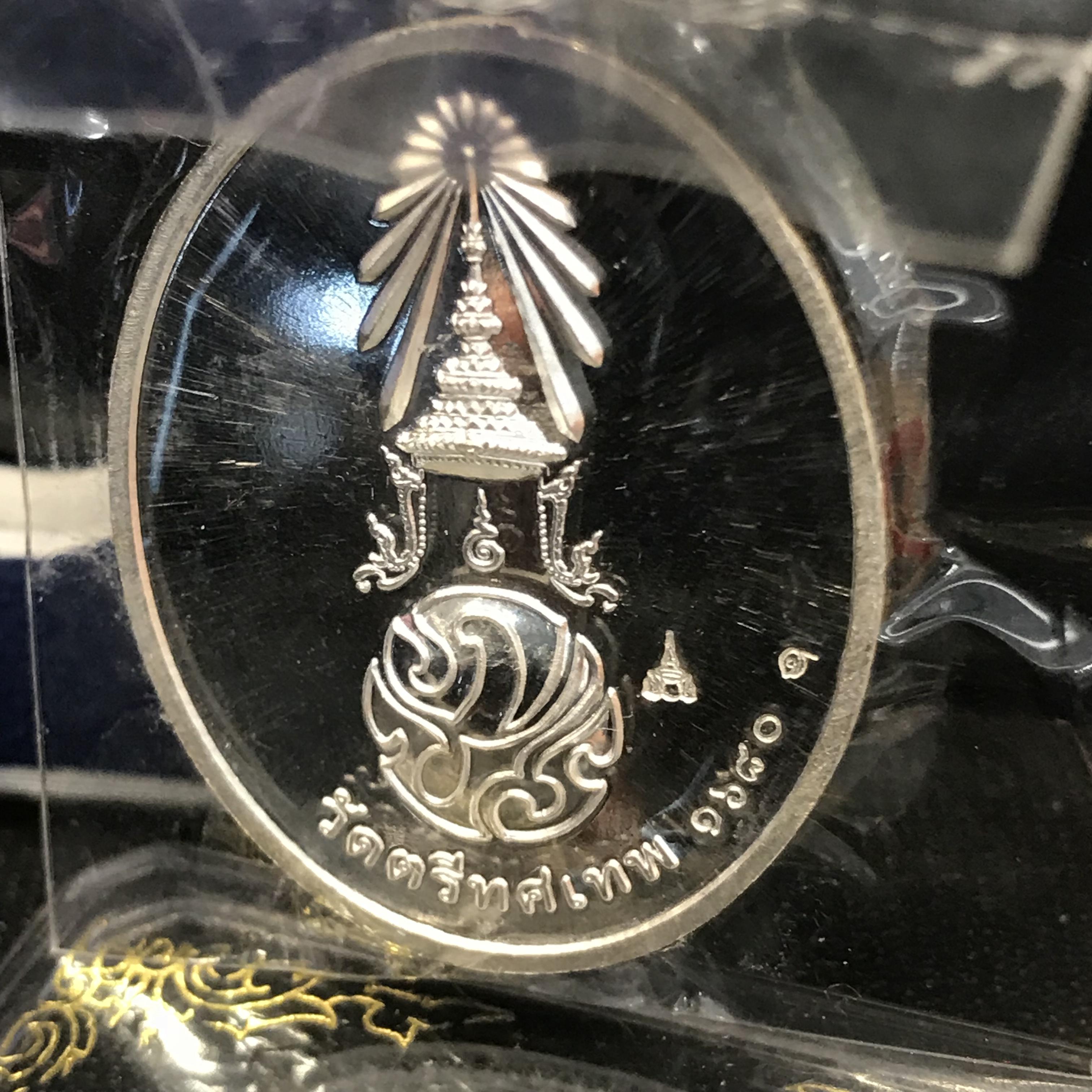 เหรียญพระพุทธนวราชบพิตร ภปร วัดตรีทศเทพ สร้าง พ.ศ. 2554 เนื้อเงินหน้ากากทองคำ(หายากสร้าง2999องค์)(สภาพสวยซีนเดิมกล่องเดิม)