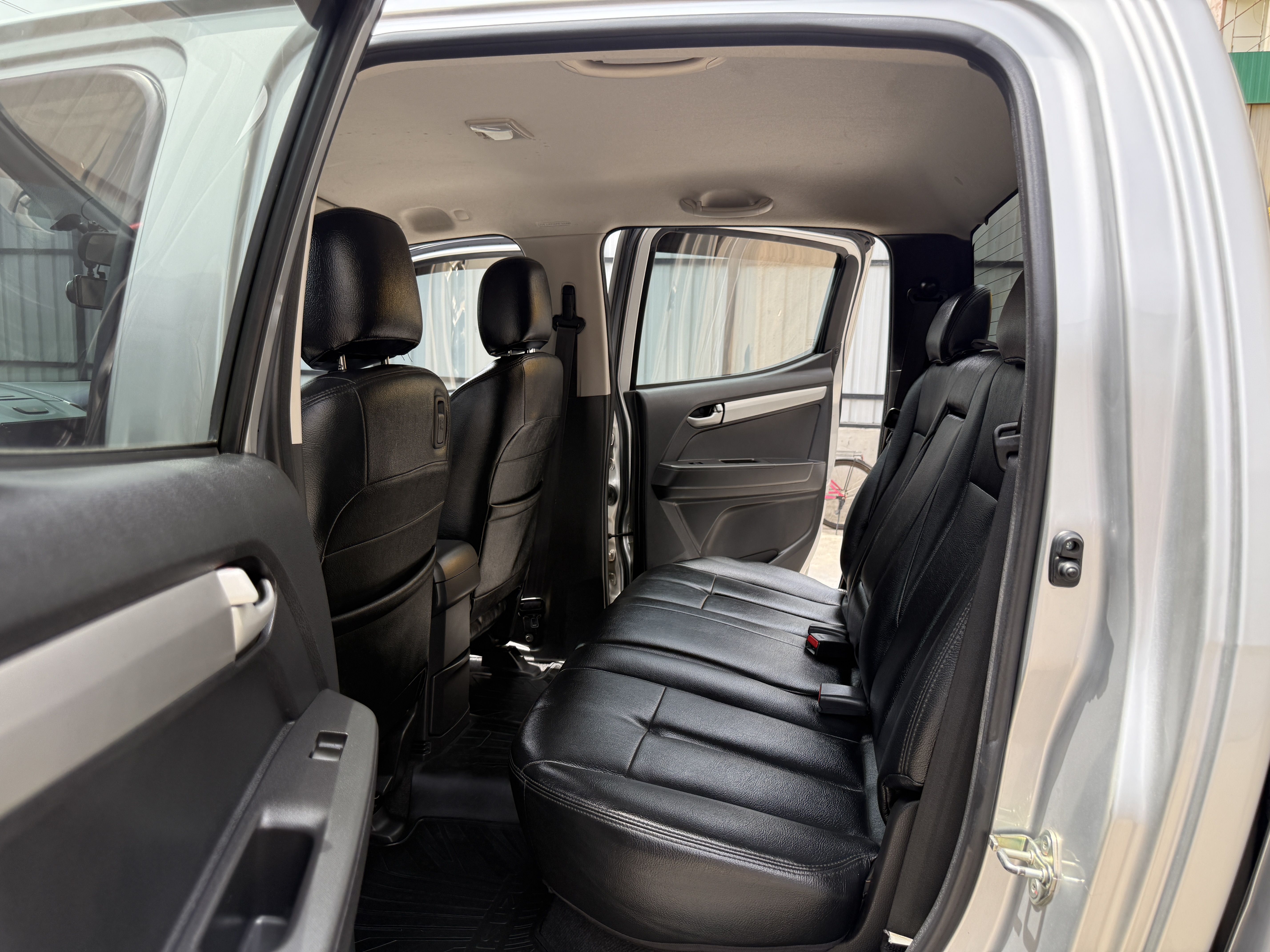 Isuzu Dmax All New 4ประตู Hilander 2.5 Vgs Z Dvd 2014 เงิน