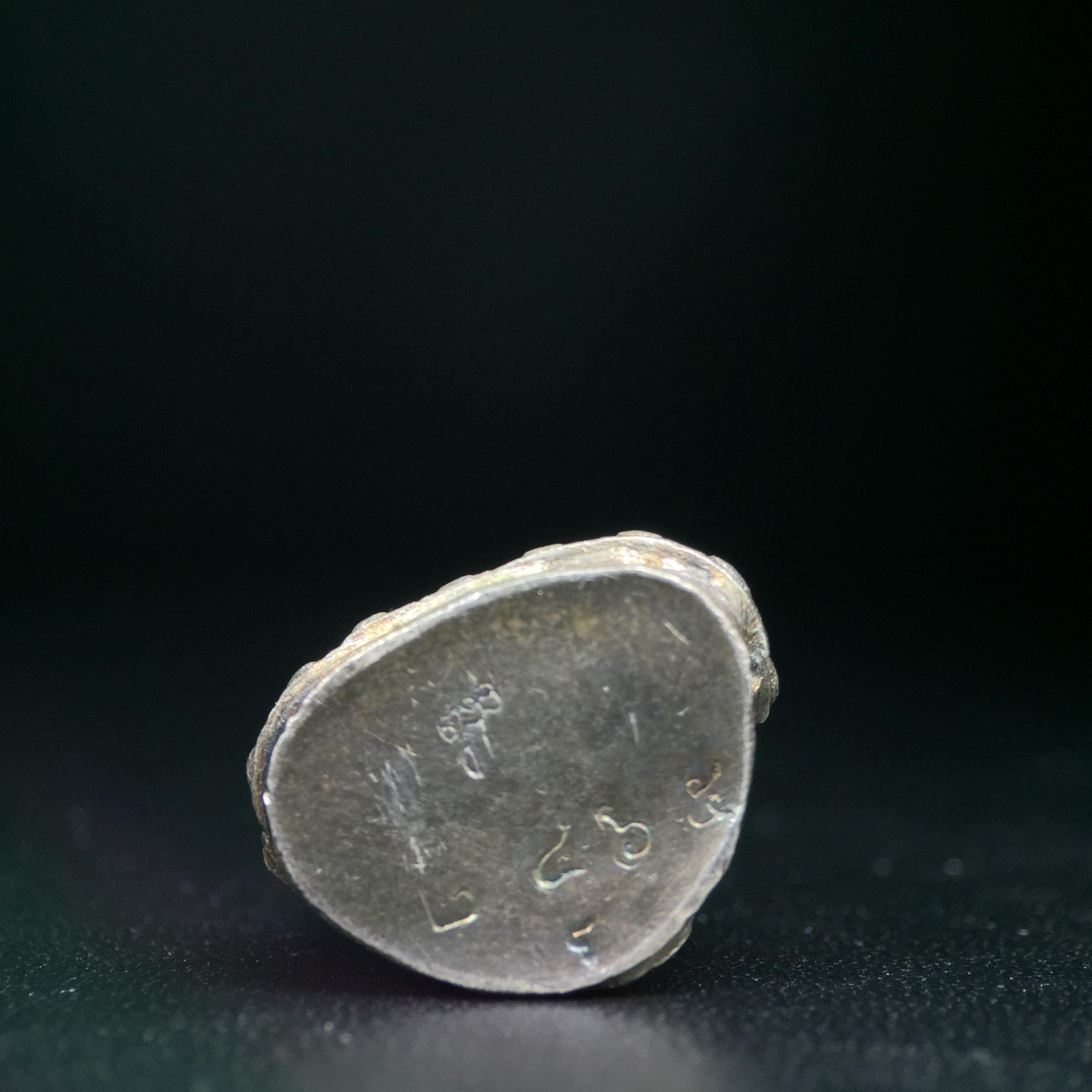 พระกริ่งศาสดา ภปร. วัดบวรนิเวศวิหาร ปี 2532 จัดสร้างในโอกาสสองทศวรรษรามาธิบดี เพื่อศูนย์การแพทย์สิริกิติ์ เนื้อเงิน+เนื้อนวโลหะ(1ชุดรวม 2 องค์) (พิธีใหญ่ มวลสารมงคล สวยงามเข้มขลัง)สมเด็จพระญาณสังวร สมเด็จพระสังฆราชฯเสด็จเททอง