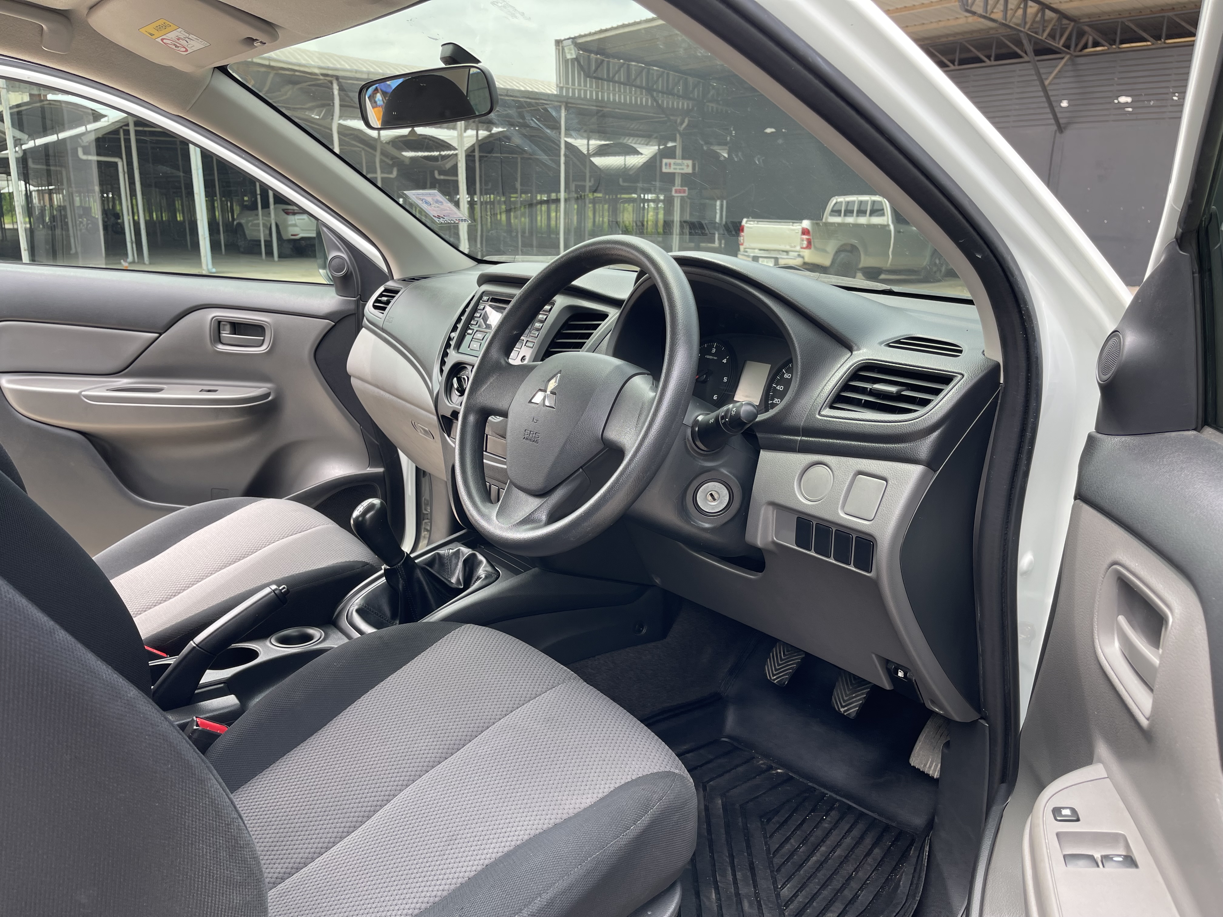 Mitsubishi Triton All New Cab 2.5 GL 2019 ขาว