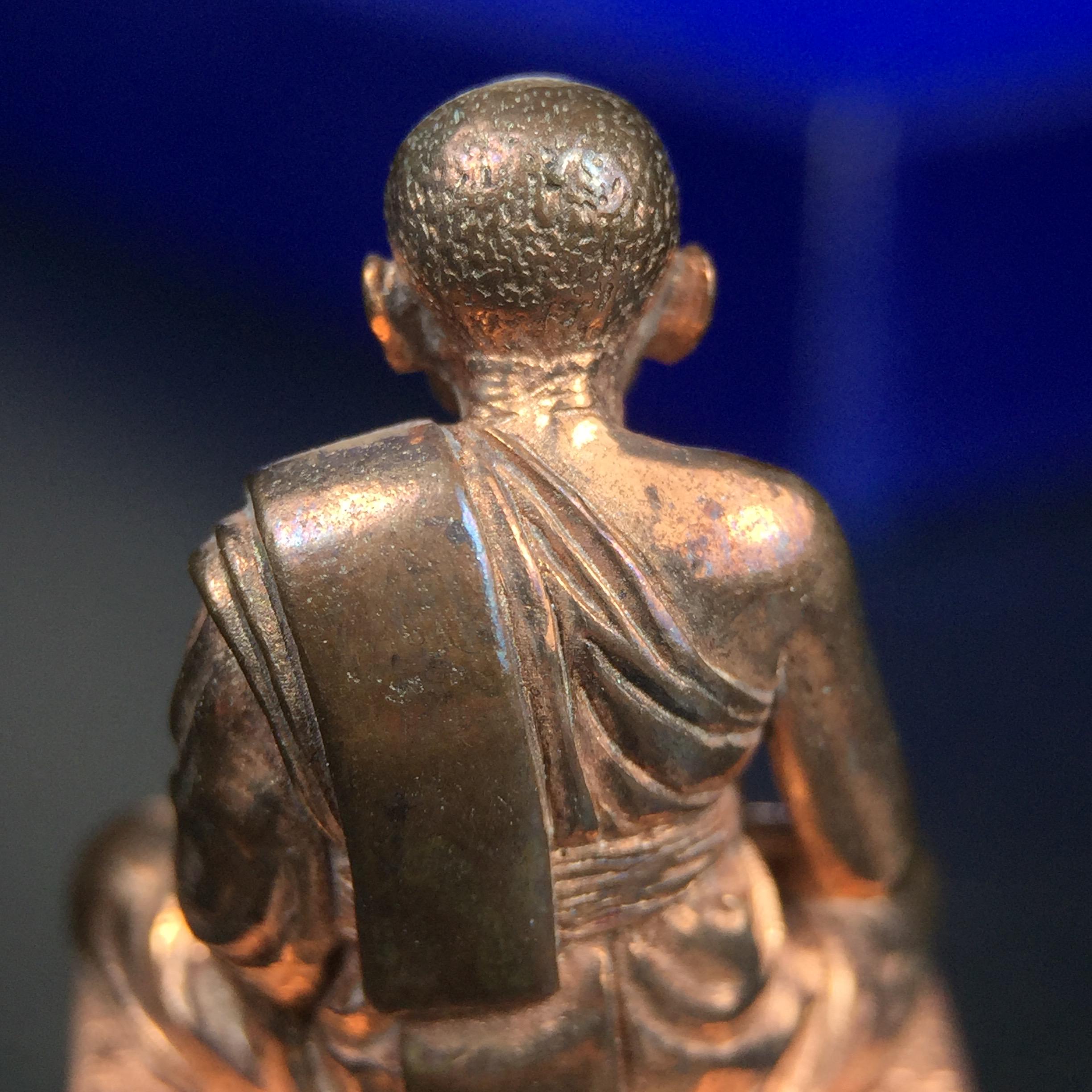 รูปหล่อหลวงพ่อเงิน วัดบางคลาน จ.พิจิตร พิมพ์หน้าเหมือนหลวงพ่อ "รุ่น 91 ปี กรมเสมียนตรา" กระทรวงกลาโหมจัดสร้างในปี 2543 พุทธาภิเษกใหญ่ 3 วัด 3พิธีวัดสุทัศน์ /วัดบางคลาน/วัดพระแก้ว เนื้อนวโลหะปัดเงา(แก่ทองคำ)พุทธศิลป์งดงามมากหายาก(ตอกโค๊ตหมาย ๖๐๘)