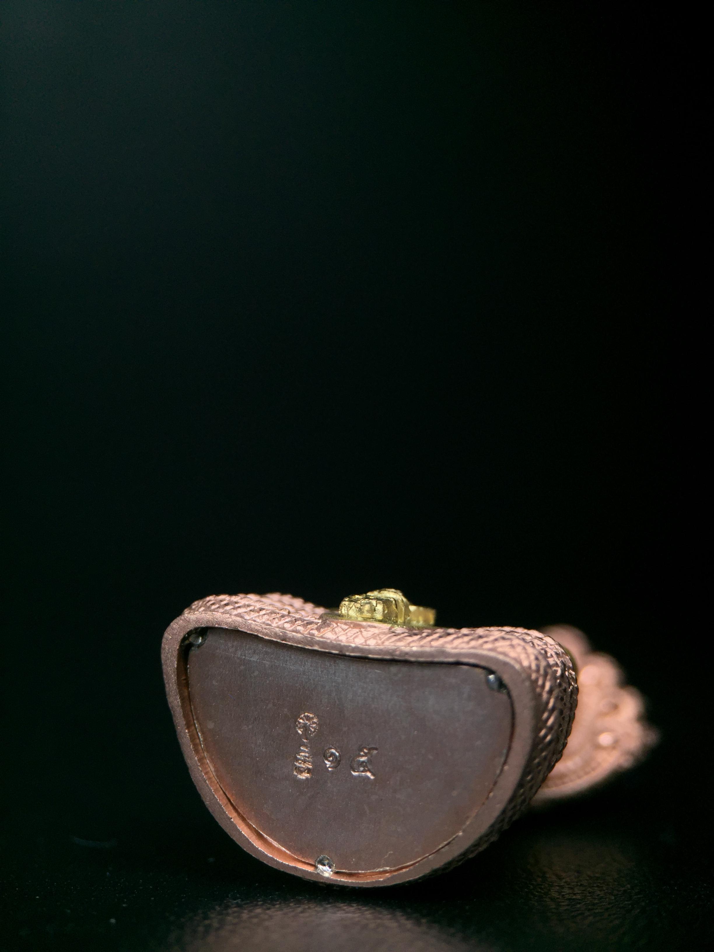 พระนาคปรก สธ. รุ่นสร้างพระอุโบสถเฉลิมพระเกียรติ 4 รอบ 84 พรรษา สมเด็จพระเทพรัตนราชสุดาฯ วัดบวรนิเวศวิหาร ปี 2543 พิมพ์ใหญ่ เนื้อเงินบริสุทธิ์ ชุบสามกษัตริย์แบบพ่นทรายขัดเงาบางส่วน(สภาพ สวย )พิธีใหญ่ พุทธศิลป์งดงาม หายาก (1 ใน 1999 องค์)