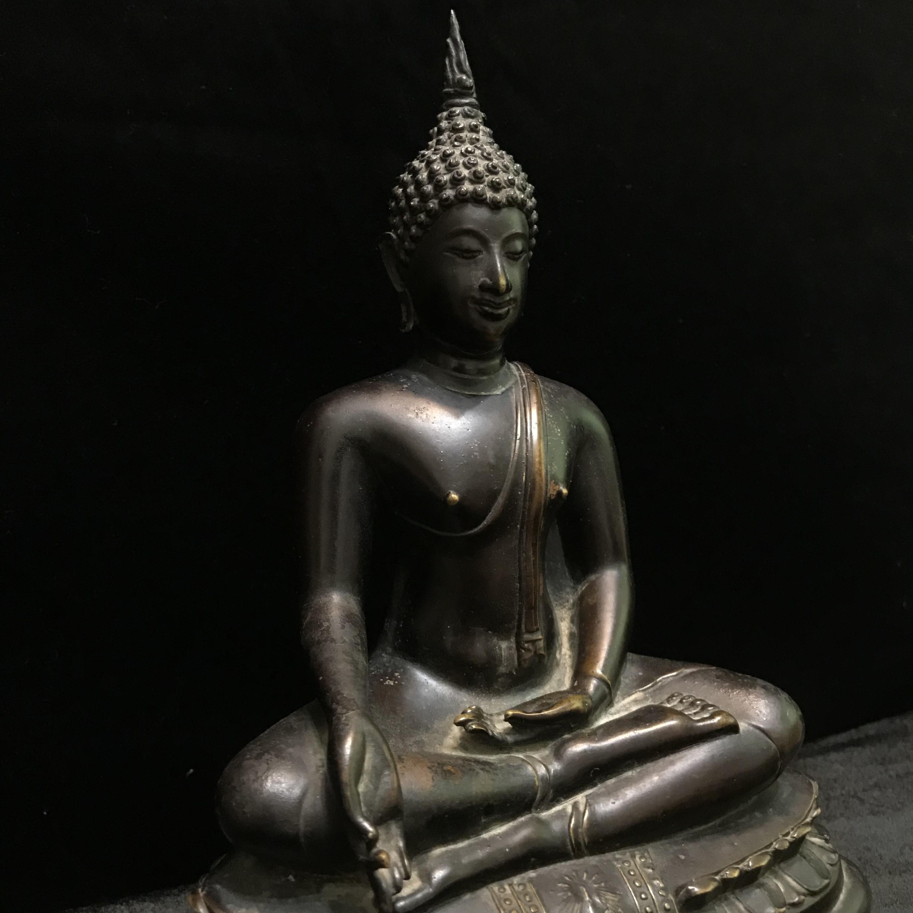 จักรพรรดิแห่งพระบูชา ภปร พระพุทธรูป ภปร รุ่นแรก(กฐินต้น) พ.ศ.2506 วัดเทวสังฆาราม(วัดเหนือ)จังหวัดกาญจนบุรี หน้าตัก5นิ้ว(ในหลวงรัชกาลที่9เสด็จเททอง)