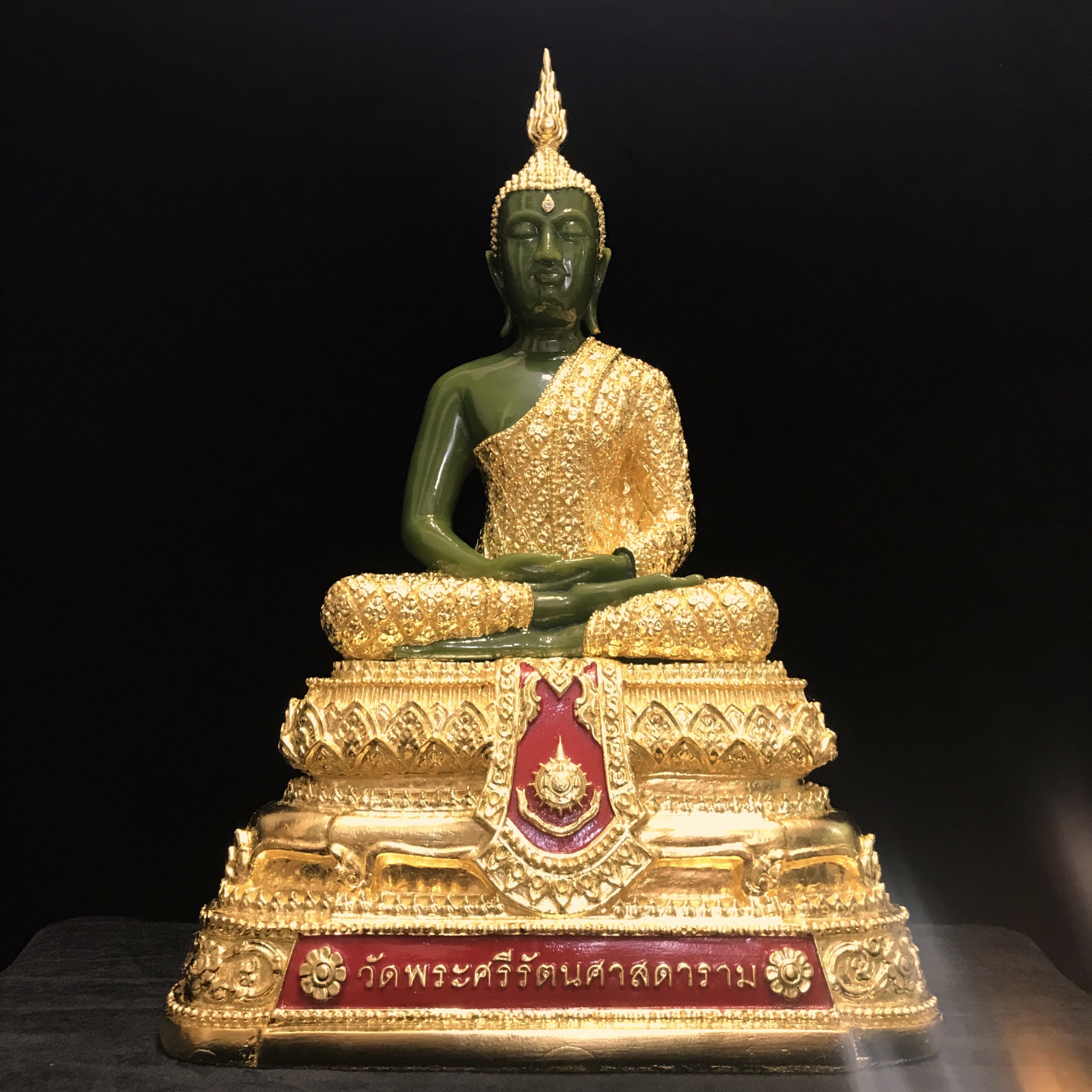 พระพุทธมหามณีรัตนปฏิมากร(พระแก้วมรกต) วัดพระศรีรัตนศาสดาราม สำนักพระราชวัง จัดสร้าง(บรรจุมวลสารใต้ฐาน)ฤดูฝน ขนาดหน้าตัก 9นิ้ว