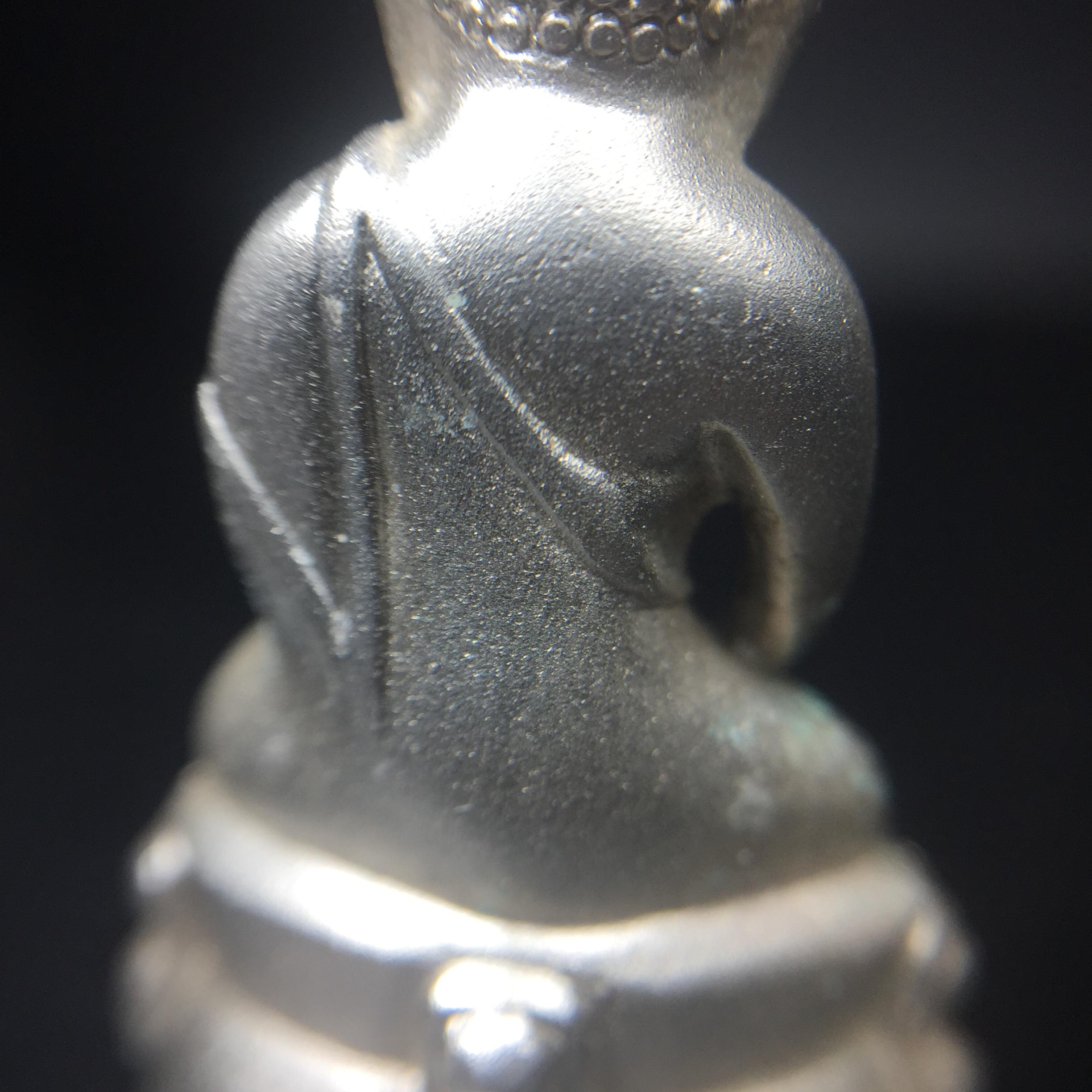 พระกริ่งสมเด็จญาณ วัดบวรนิเวศวิหาร เนื้อเงินบริสุทธิ์ 92.5% ตรากาญจนาภิเษกทองคำ(เนื้อทองคำแท้) พระราชทานแจกเมื่อ 3 ตุลาคม 2538 จัดสร้างในวโรกาส สมเด็จพระญาณสังวร สมเด็จพระสังฆราช ฉลองพระชนมายุครบ 82 พรรษา และฉลองครองราชสมบัติครบ 50 ปี รัชกาลที่ 9(หายาก)