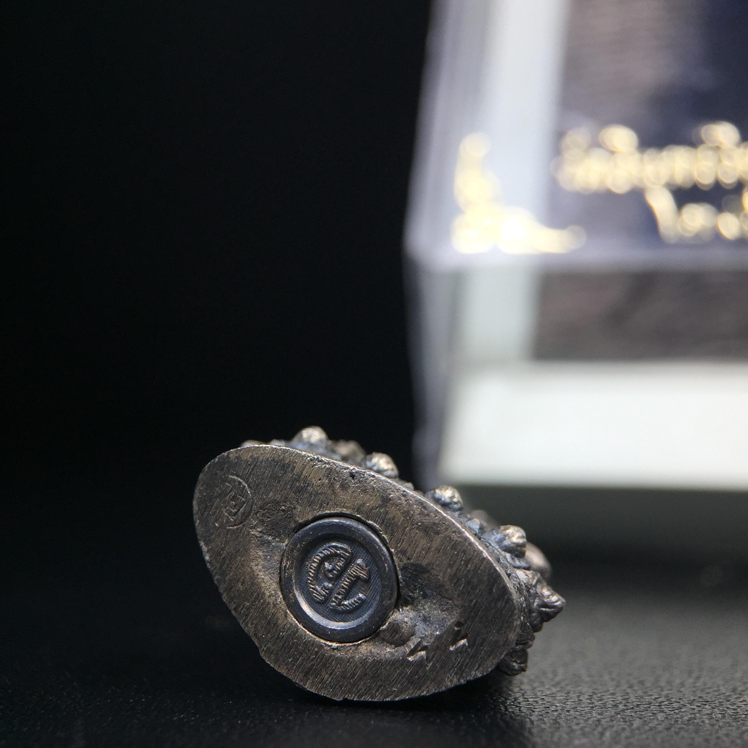 พระกริ่งพรหมรังสี อนุสรณ์ 190 ปี สมเด็จพระพุฒาจารย์ โต วัดอินทรวิหาร ปี2521 เนื้อเงิน(ผิวเดิมเข้มขลัง)พิธีมหาพุทธาภิเษกครั้งยิ่งใหญ่ พิธีสรรพสิทธิชัยไพรีพินาศมหามังคลาภิเษก หมายถึงฤกษ์การปลุกเสกที่เน้นด้านโชคลาภ มีชัยชนะต่อศัตรูการค้า การงาน(รุ่นนี้แนะนำ)