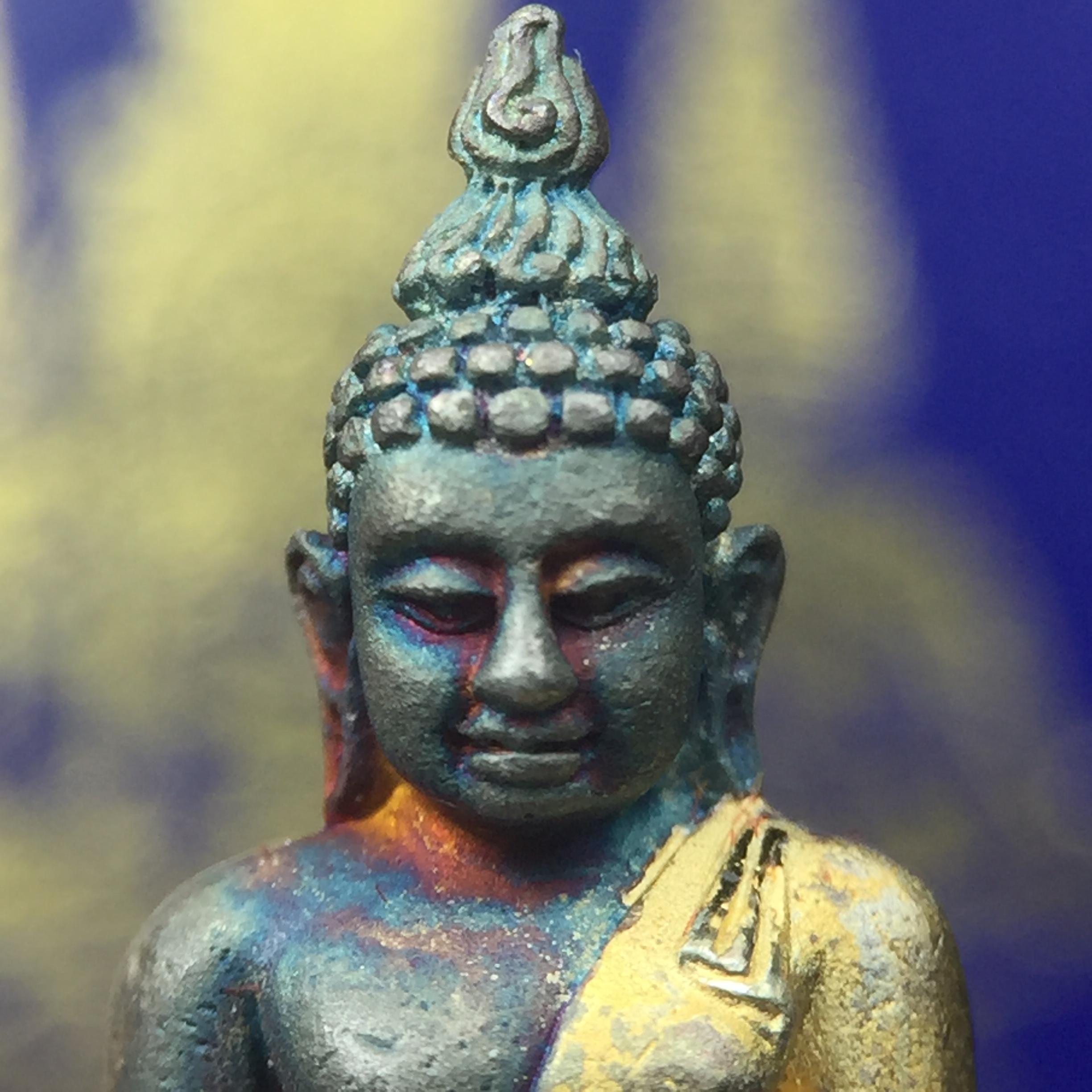 พระกริ่งไพรีพินาศ ครองสิริราชสมบัติครบ 50 ปี พ.ศ.2540 เนื้อเงินสามกษัตริย์ ผิวเดิมๆขึ้นสีรุ้งธรรมชาติแบบนิยม(สเน่ห์พระเนื้อเงินสีสันที่ธรรมชาติสรรค์สร้าง)พร้อมกล่องบรรจุเดิมครบ(เข้มขลังทรงอานุภาพยิ่งใหญ่ กำราบศัตรูพ่ายสิ้น พระไพรีพินาศ)(หายาก)1ใน539 องค์