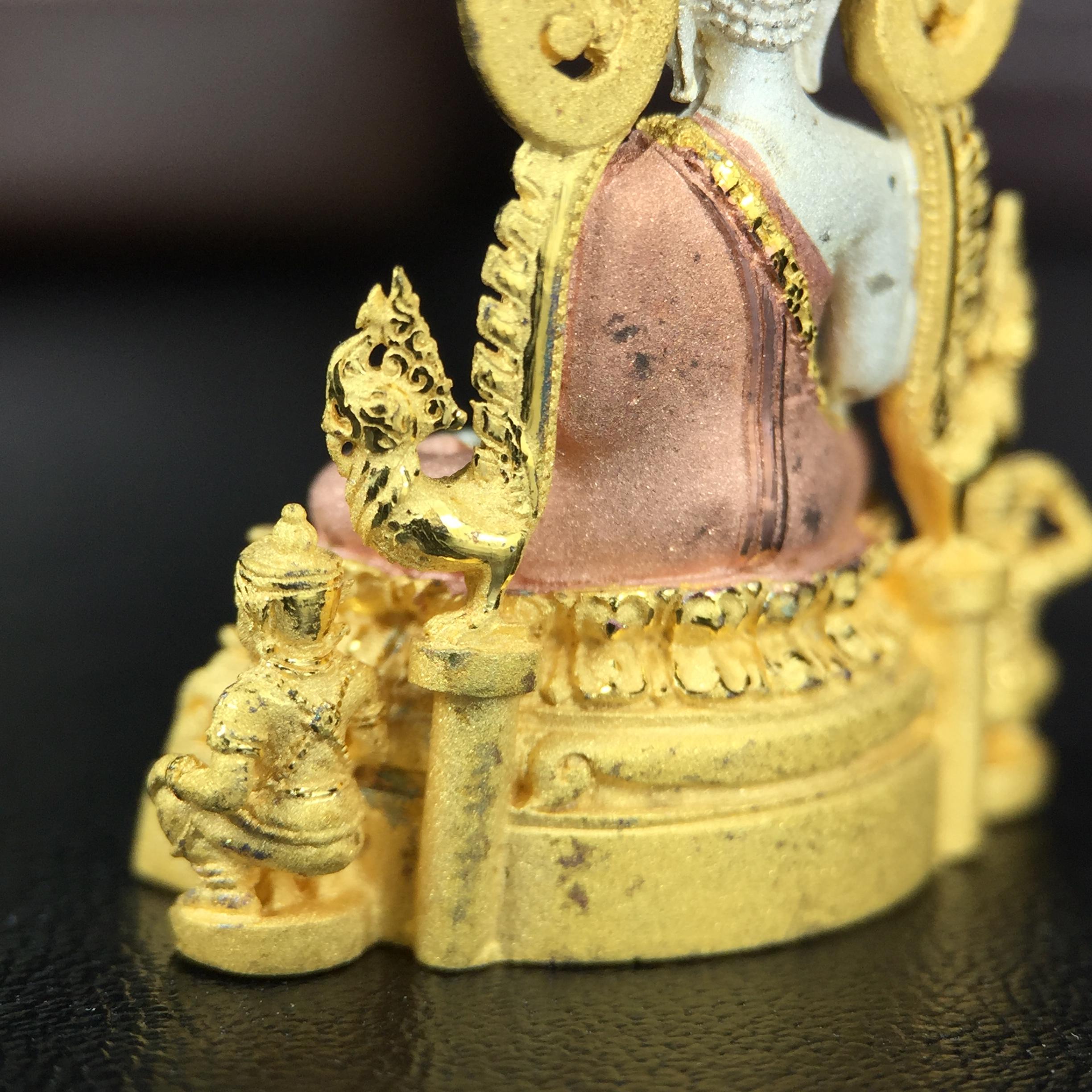 พระพุทธชินราช ภปร. โครงการ "เพราะแผ่นดินนี้ คือ แผ่นดินเกิด" ปี2548(รุ่นแรก) ลอยองค์ หน้าตัก 1/2 นิ้ว เนื้อเงินสามกษัตริย์ พุทธศิลป์งดงามทรงคุณค่า รุ่นยอดนิยม