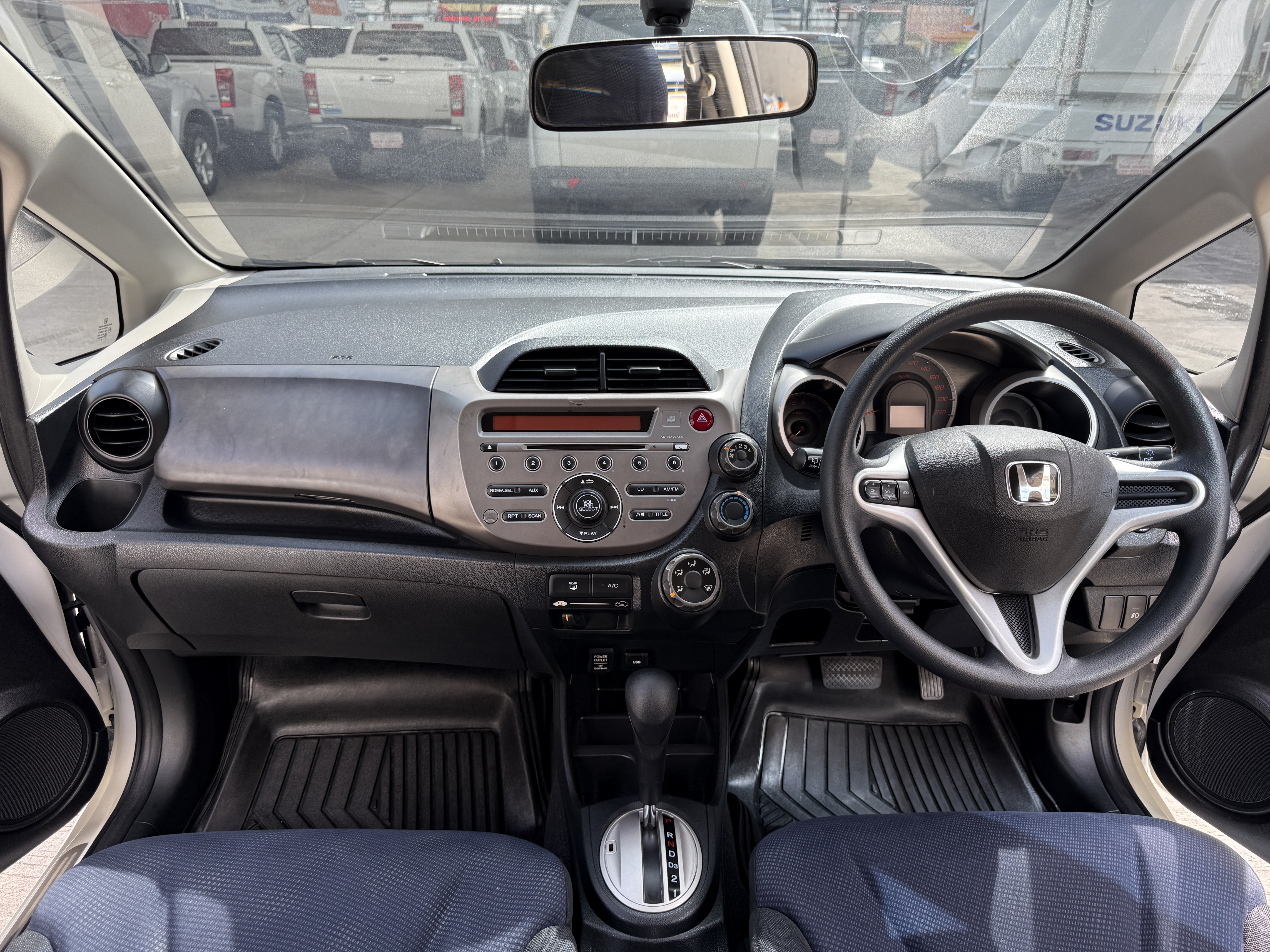 Honda Jazz 1.5 V At 2012 ขาว