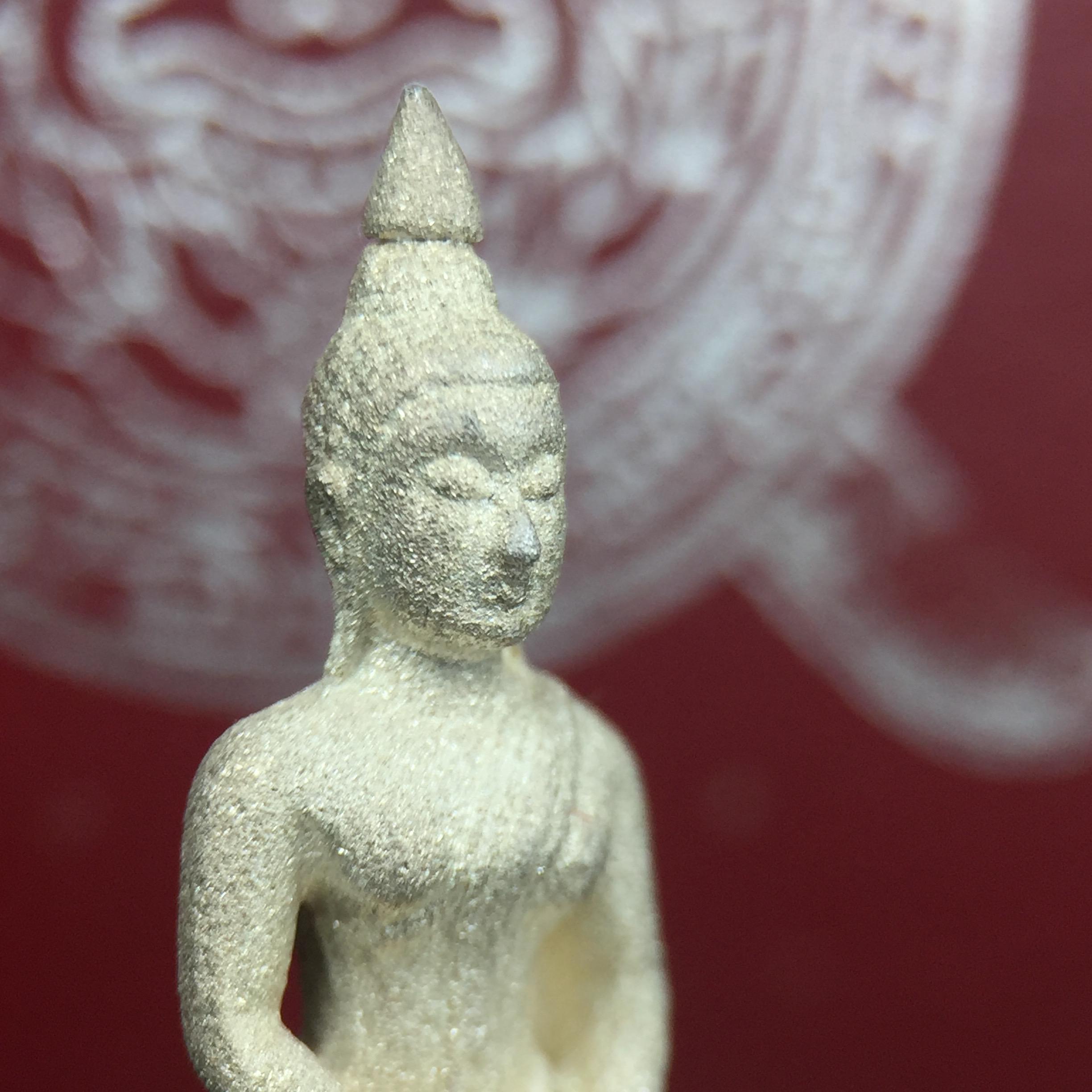 พระพุทธโสธร รุ่นประวติศาสตร์ 80 ปี กรมตำรวจ ปี 2538 เนื้อเงินประกายเพชร(เงินพ่นทราย)พิมพ์ใหญ่ 3.2 ซม. พร้อมกล่องบรรจุเดิม(พระดีพิธีใหญ่ รุ่นยอดนิยม)