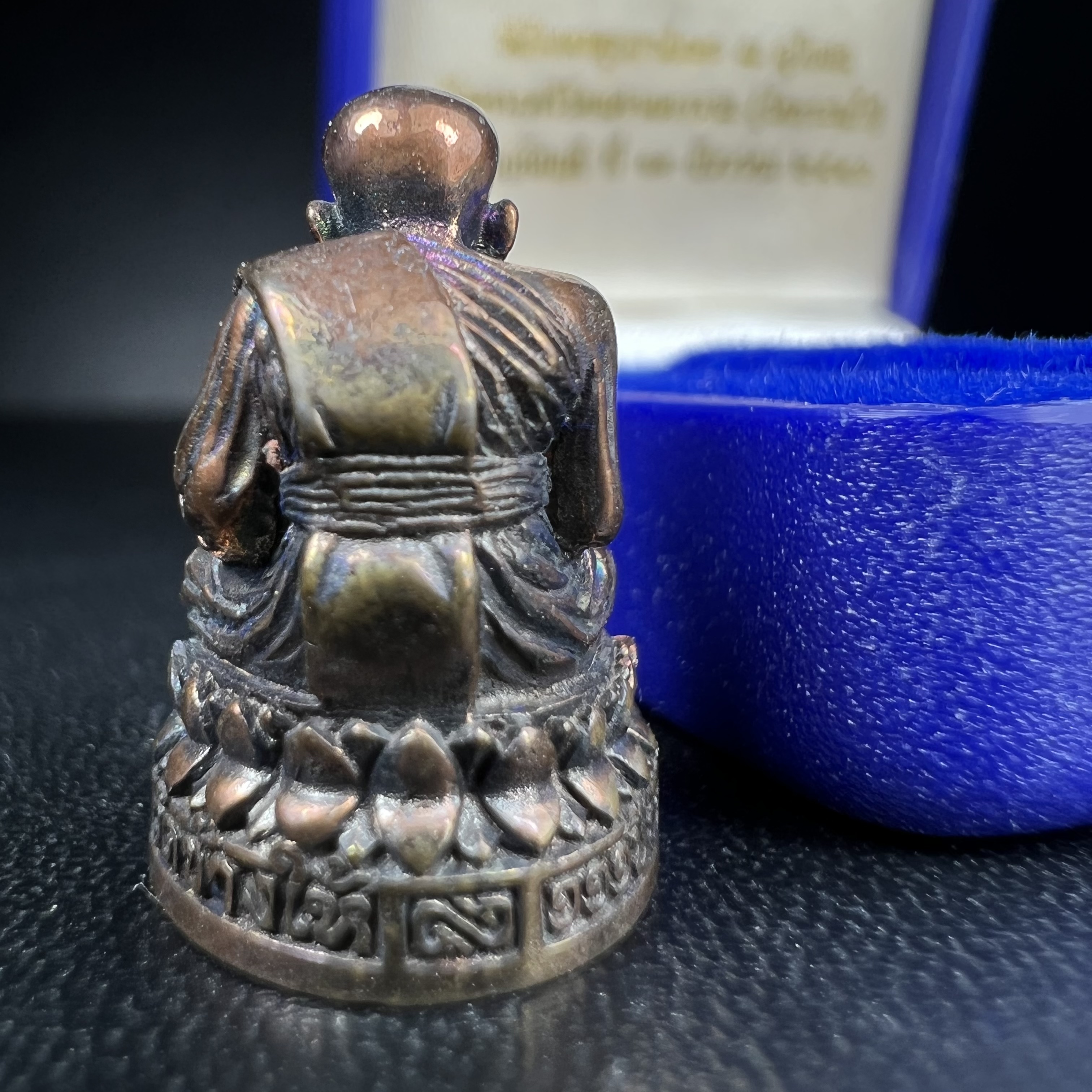 รูปเหมือนหล่อลอยองค์หลวงปู่ทวด รุ่น 111ปี กระทรวงกลาโหม เนื้อนวโลหะรมดำ-ปัดเงา ปี2540 พิธีใหญ่ สภาพสวย เข้มขลัง นิยม พร้อมกล่องบรรจุเดิม