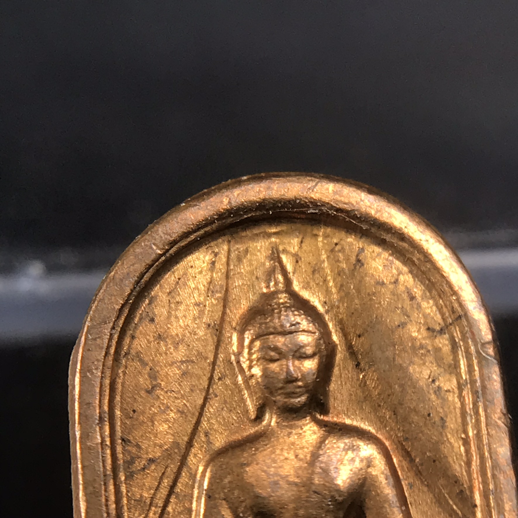 พระปรกใบมะขาม พระพุทธสิหิงค์ ภปร. ธรรมศาสตร์ 50ปี เนื้อทองแดง(คัดสภาพสวย)(ในหลวงรัชกาลที่9 เสด็จเททอง)(พระปรกใบมะขาม ภปร รุ่นแรก)