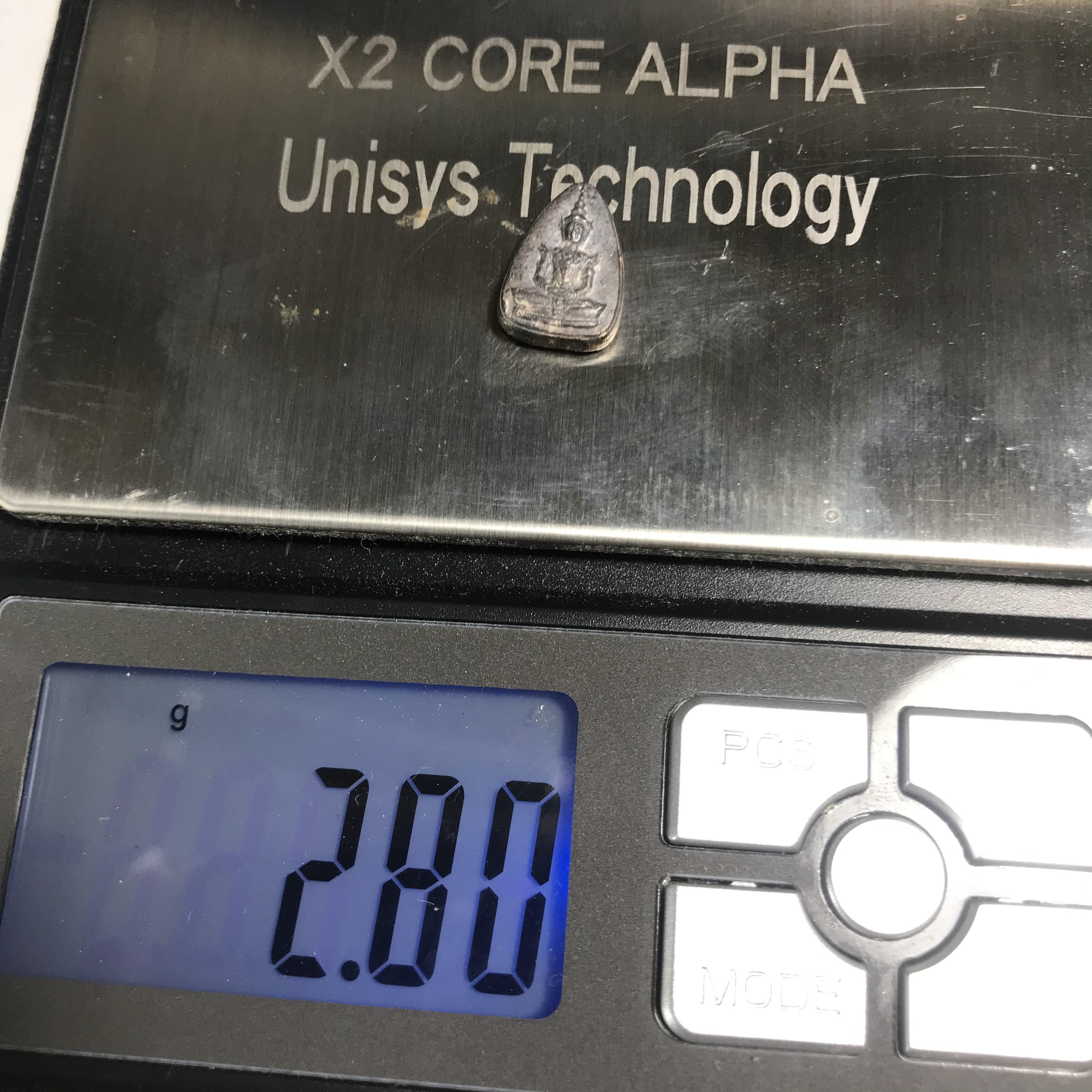 พระแก้วมรกต หลัง สก. รุ่น 60 พรรษามหาราชินี ปี 2537 ชุดกรรมการทองคำ พิมพ์เล็ก เหรียญหล่อทรงหยดน้ำครบชุดพร้อมกล่องบรรจุเดิม หายาก