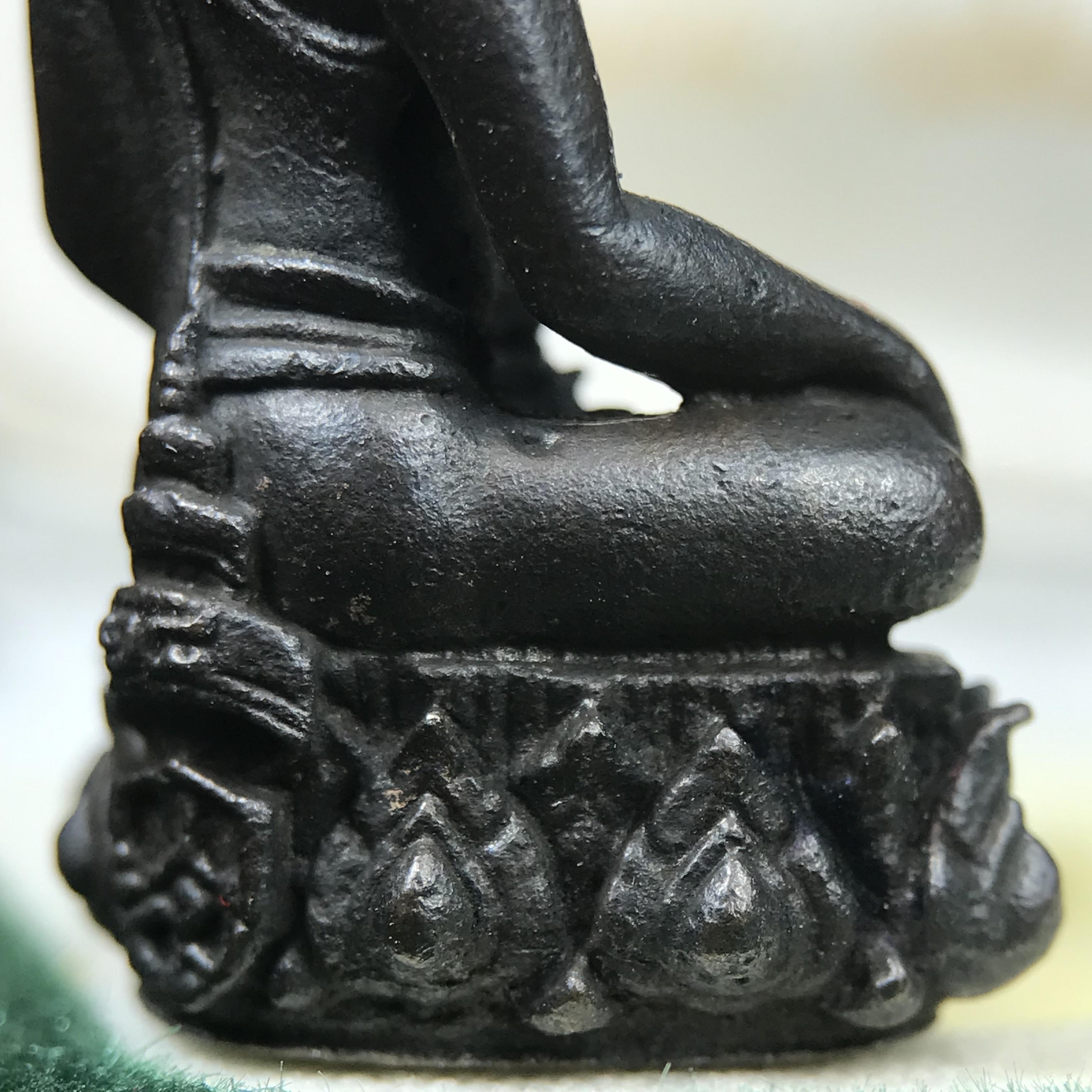 พระกริ่งวาสนา(รุ่นแรก) 80 พรรษา สมเด็จพระสังฆราช (วาสน์) วัดราชบพิธฯ ปี2521 เนื้อนวโลหะ(ตอกโค๊ตพระปิดตา) โดยมีหลวงปู่โต๊ะ วัดประดู่ฉิมพลีร่วมปลุกเสก พร้อมกล่องบรรจุเดิม(รุ่นแรก คอตั้งตรงได้สัดส่วน หายาก)