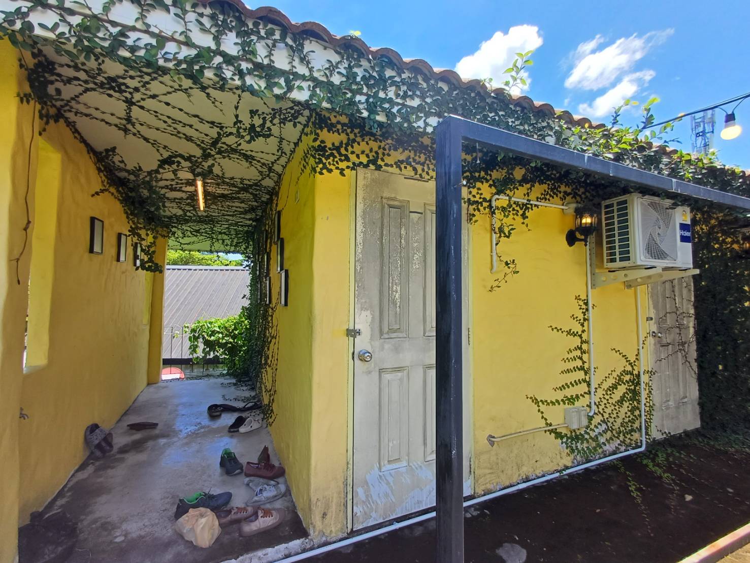 For Rent : Talat Yai, Bar&Restaurant, 2 Rooms 3 Batrooms