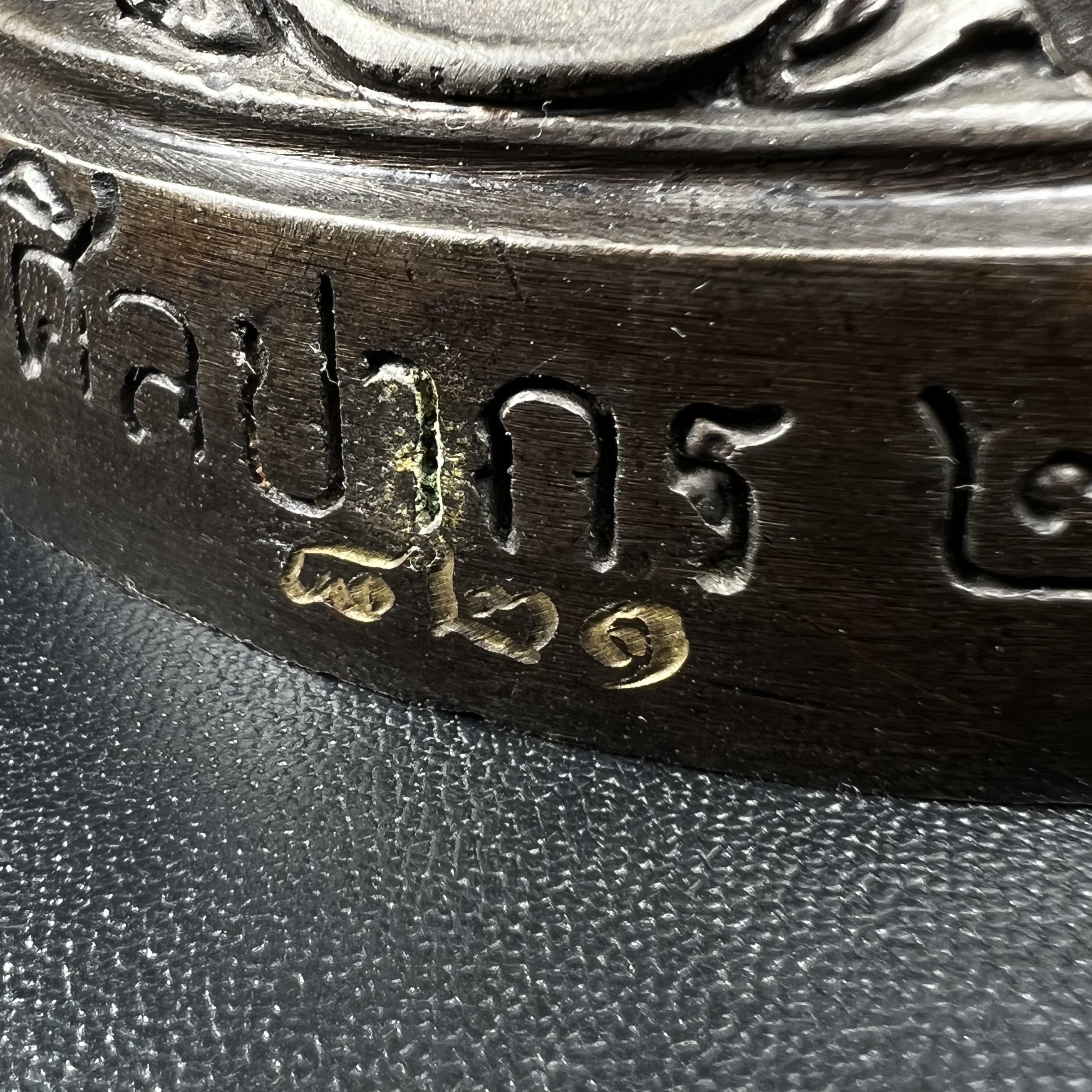 พระพิฆเนศ กรมศิลปากร ปี2547 ขนาดบูชาหน้าตัก 3 นิ้ว โลหะผสมเนื้อดี มีโค๊ดหมายเลขกำกับNo.821 (1 ใน 5000 องค์)รุ่นยอดนิยมหายาก