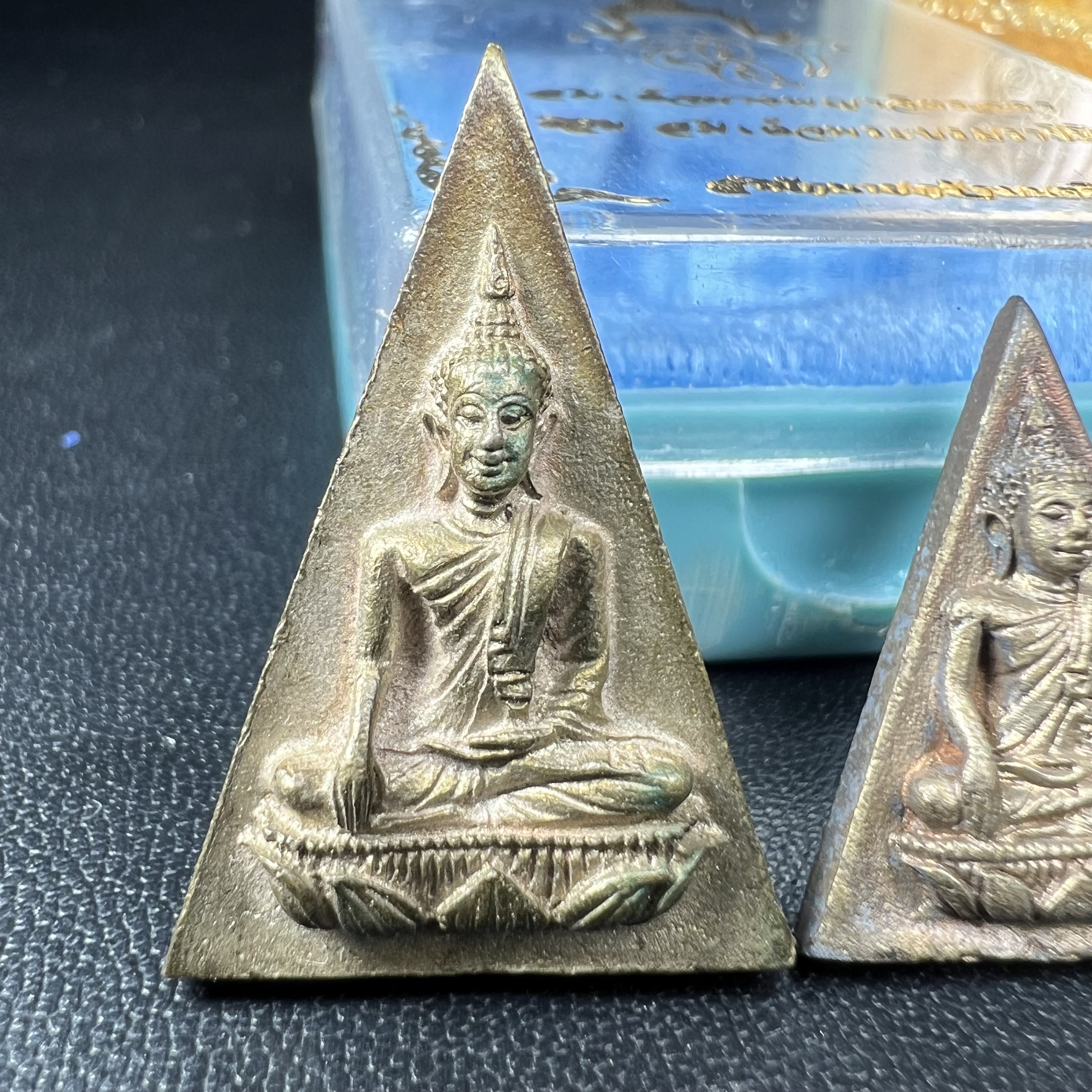 สมเด็จนางพญาจิตรลดา สก. พิมพ์ใหญ่และพิมพ์เล็ก + สมเด็จพระสังกัจจายน์ สก. ครบชุดเนื้อนวโลหะ(รวม 3 องค์) เฉลิมพระชนมพรรษา 5 รอบ สมเด็จพระบรมราชินีนาถ ปี 2535 จัดสร้างโดย สำนักนายกรัฐมนตรี (พิธีปลุกเสกใหญ่ 3 วาระ)(ในหลวง ร.๙ และพระราชินี เสด็จในพิธี)