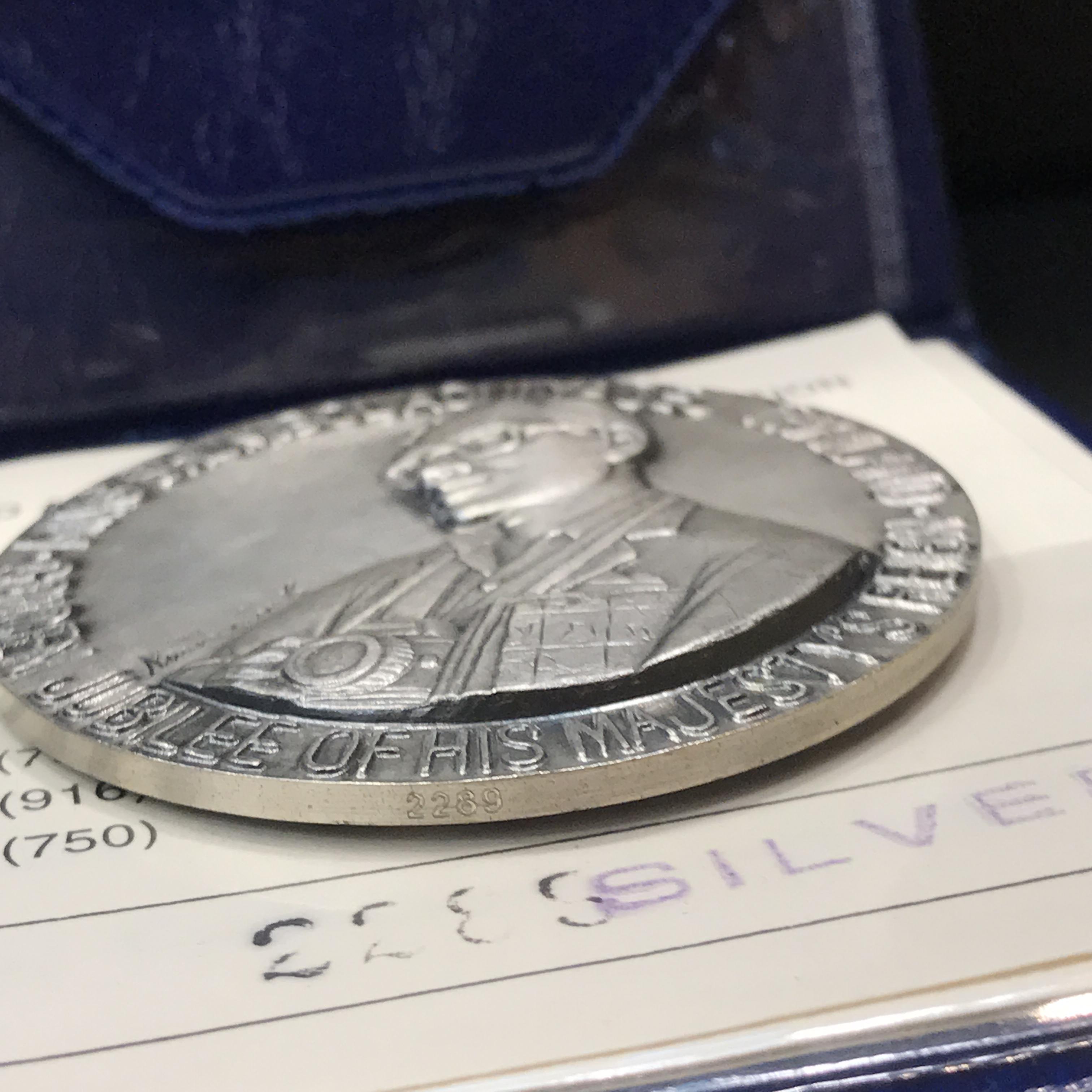 เหรียญอะกริคอลา FAO ปี 2539 เนื้อบรอนซ์+เนื้อเงิน ขนาด 5 ซม. (ซองหนังบรรจุเดิมใบรับรองครบ)