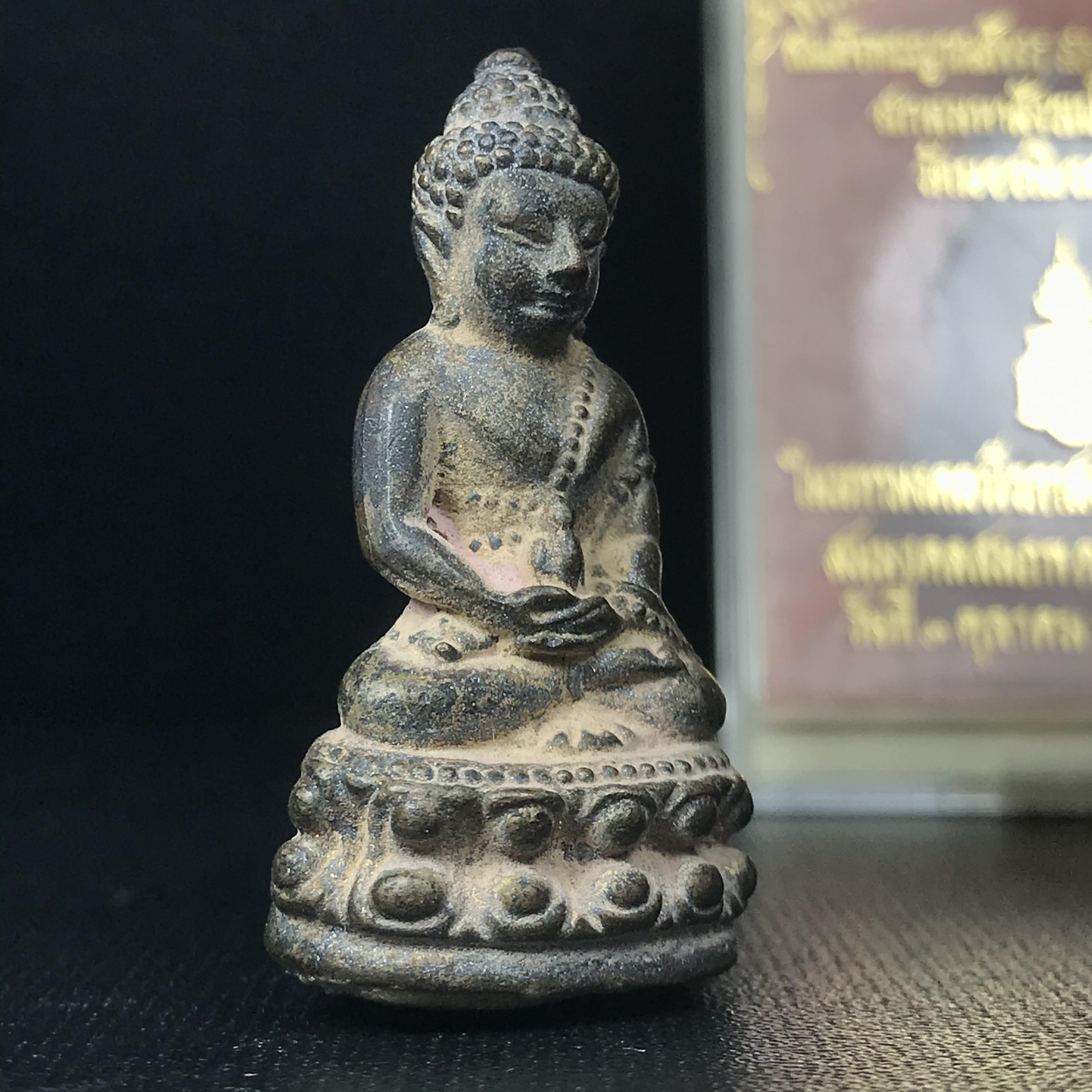 พระกริ่งชินบัญชรฉลองพระชันษา 100 ปี สมเด็จพระญาณสังวร วัดบวรนิเวศวิหาร ปี 2556 เนื้อนวโลหะผสมทองคำก้นอุดผงพรายกุมาร หลวงปู่ทิม พิธีใหญ่ มวลสารเด่น นิยม(1 ใน 599 องค์)หายาก