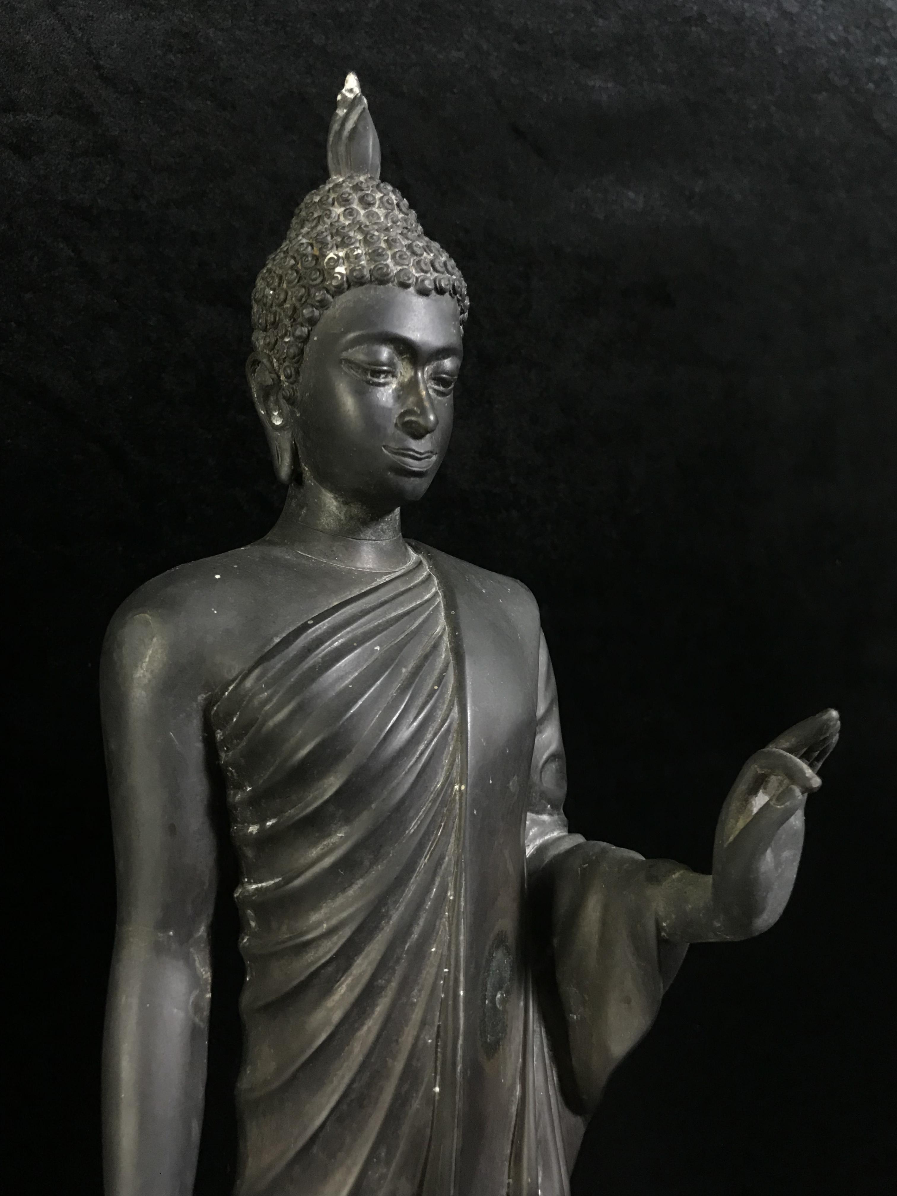 พระบูชา 25พุทธศตวรรษ พระศรีศากยะทศพลญาณ ประธานพุทธมณฑลสุทรรศน์ ปี 2531 ตราสัญลักษณ์พระราชพิธีรัชมังคลาภิเษก ปี 2531 หมายเลข (๑๕)๕๘๓ ขนาดความสูง 15 นิ้ว รวมฐานสูง 18 นิ้ว(นิยมหายาก)