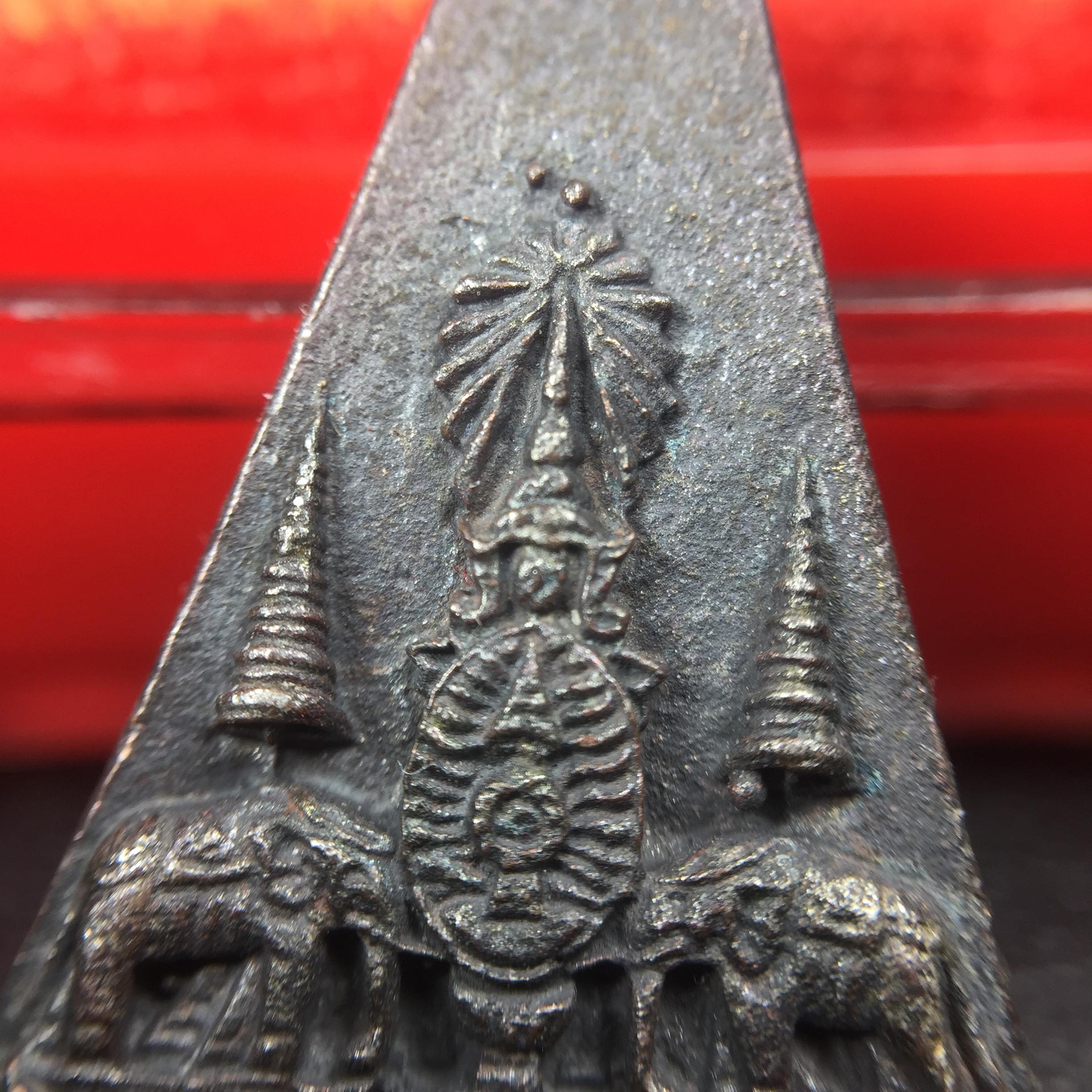 พระกำลังแผ่นดิน (สมเด็จจิตรลดา2) จัดสร้างเฉลิมพระเกียรติ ร.9 ครองราชย์ 50 ปี 2539 เนื้อเงิน+เนื้อนวโลหะ(สร้างน้อยหายาก)พร้อมกล่องบรรจุเดิม(1ใน2539องค์)