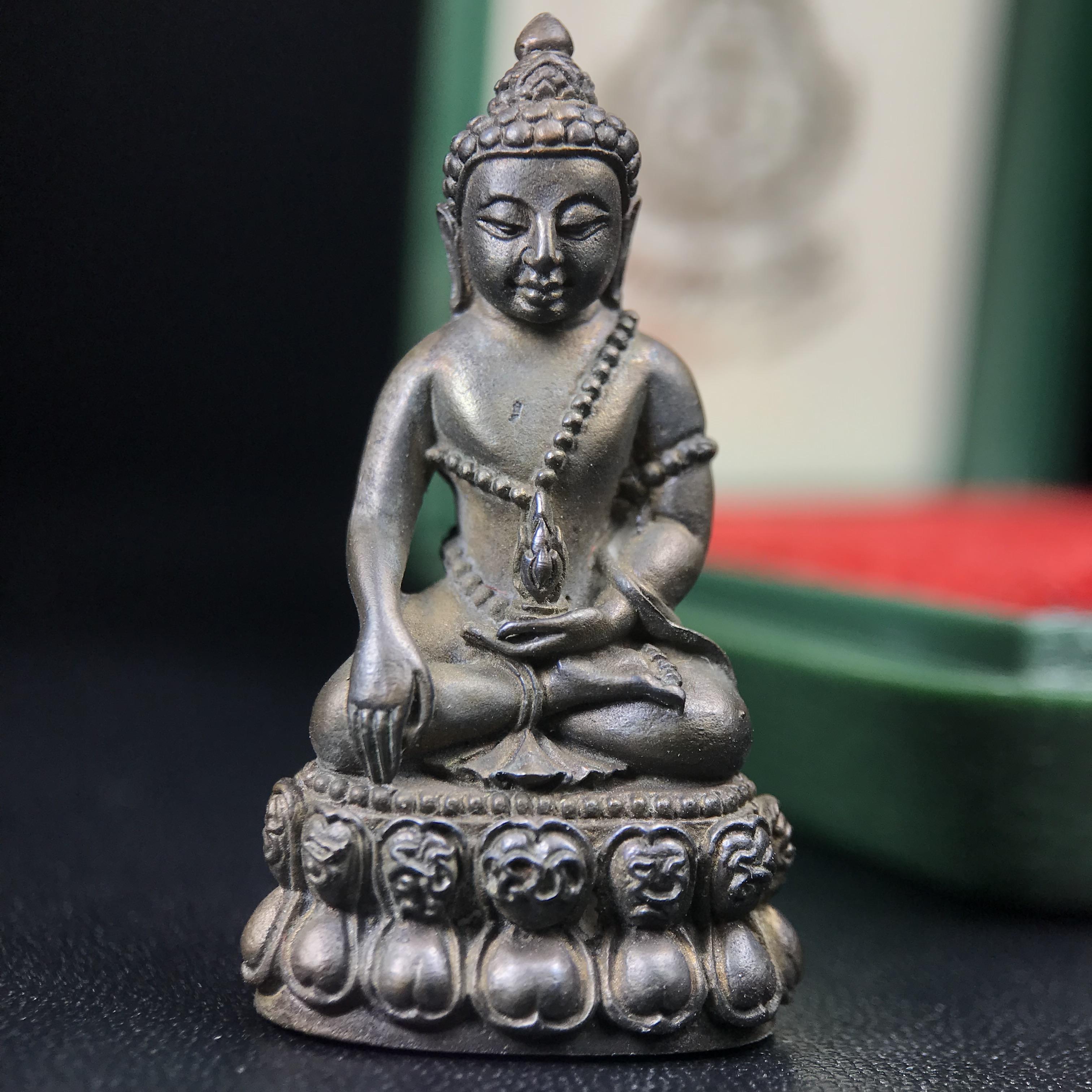 พระกริ่งวาสนา สมเด็จพระสังฆราช(วาสน์)วัดราชบพิธฯ ปี 2531 เนื้อนวโลหะ สร้างเป็นที่ระลึกในคราวที่สมเด็จพระอริยวงศาคตญาณ สมเด็จพระสังฆราช(วาสน์ วาสโน)มีพระชนมายุครบ90พรรษา(ในหลวง ร.9 เสด็จในพิธี)งานแกะแม่พิมพ์โดย นายช่างเกษม มงคลเจริญ)(1ใน1991องค์)