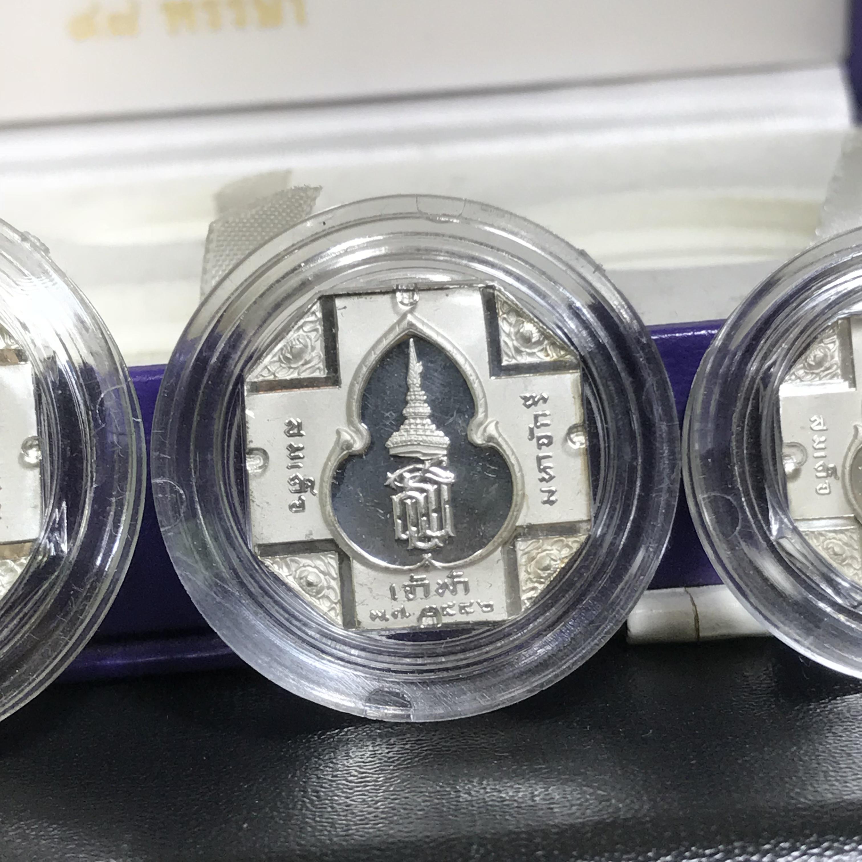 เหรียญหลวงพ่อทวด รุ่นสมเด็จเจ้าฟ้ามหาจักรี 48พรรษา โดยสภากาชาดไทย ปี2546 ชุดเหรียญเนื้อเงิน4ขนาด ครบชุดหายาก