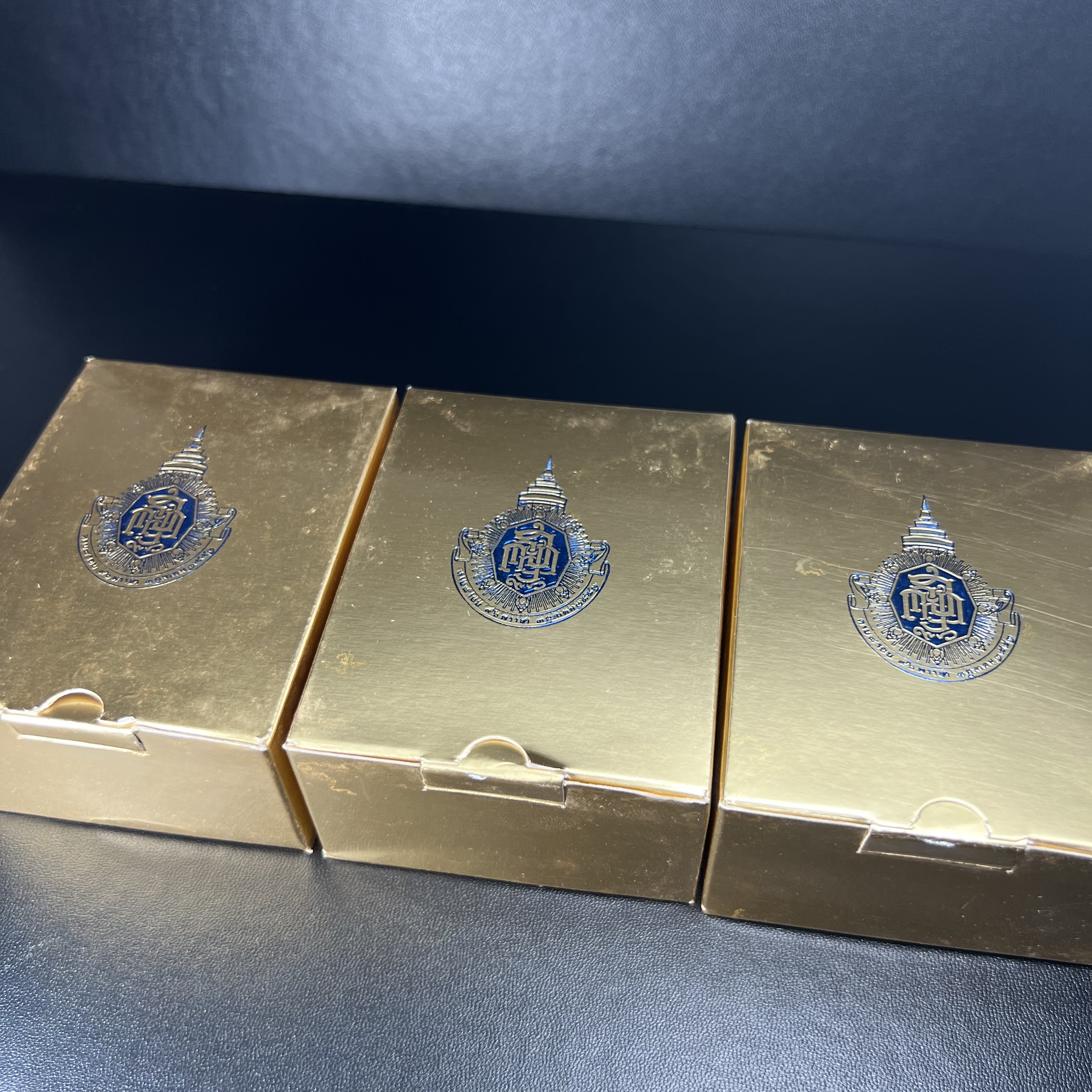 พระกริ่ง 8 รอบ ญสส. 96 พรรษา สมเด็จพระญาณสังวร สมเด็จพระสังฆราช สกลมหาสังฆปรินายก วัดบวรนิเวศวิหาร ปี 2552 เนื้อนวโลหะเต็มสูตรแก่ทองคำ(1 ใน 2999 องค์)