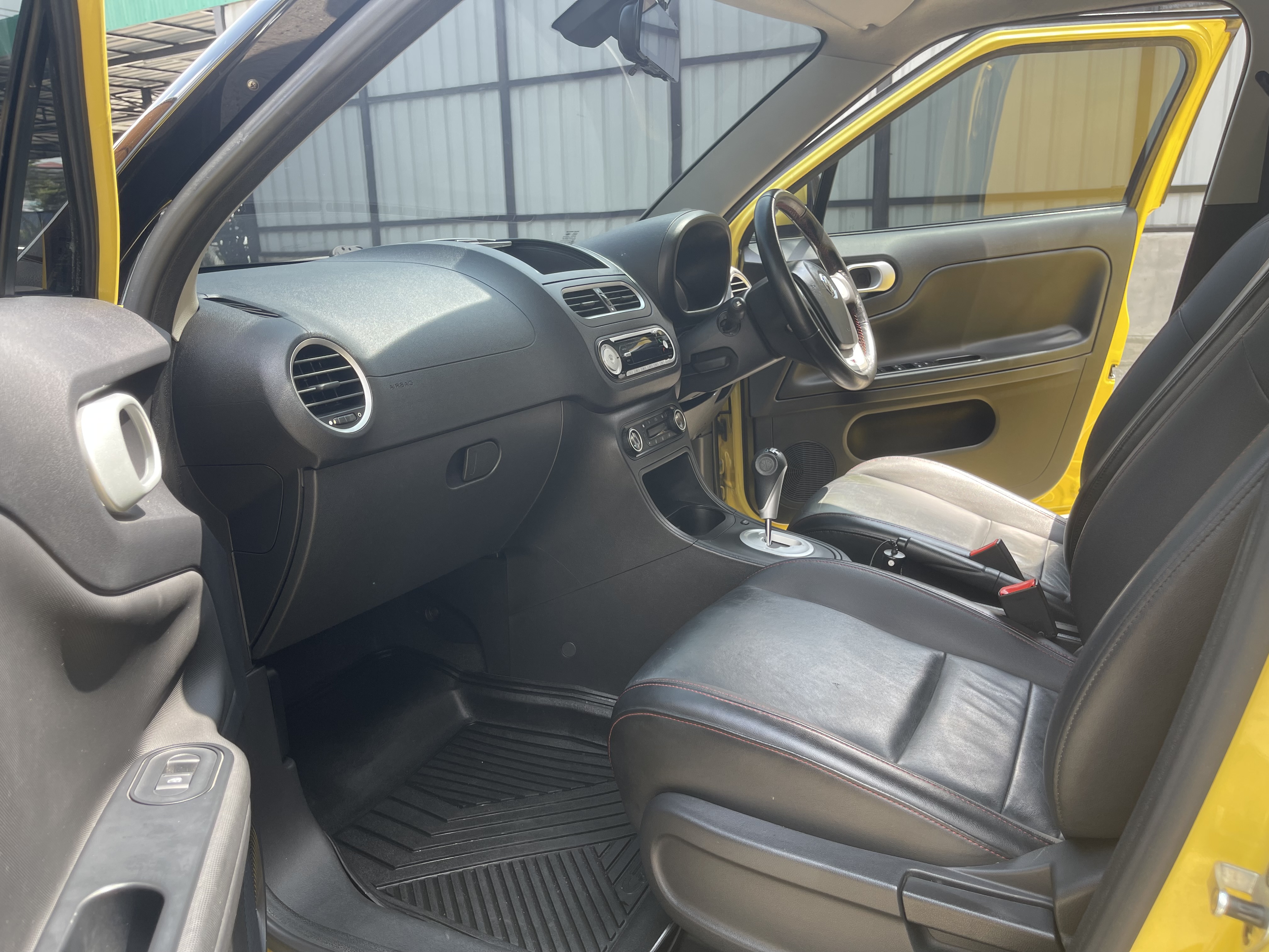 MG MG3 1.5 X (Twotone) Sunroof At 2016 เหลือง-ดำ