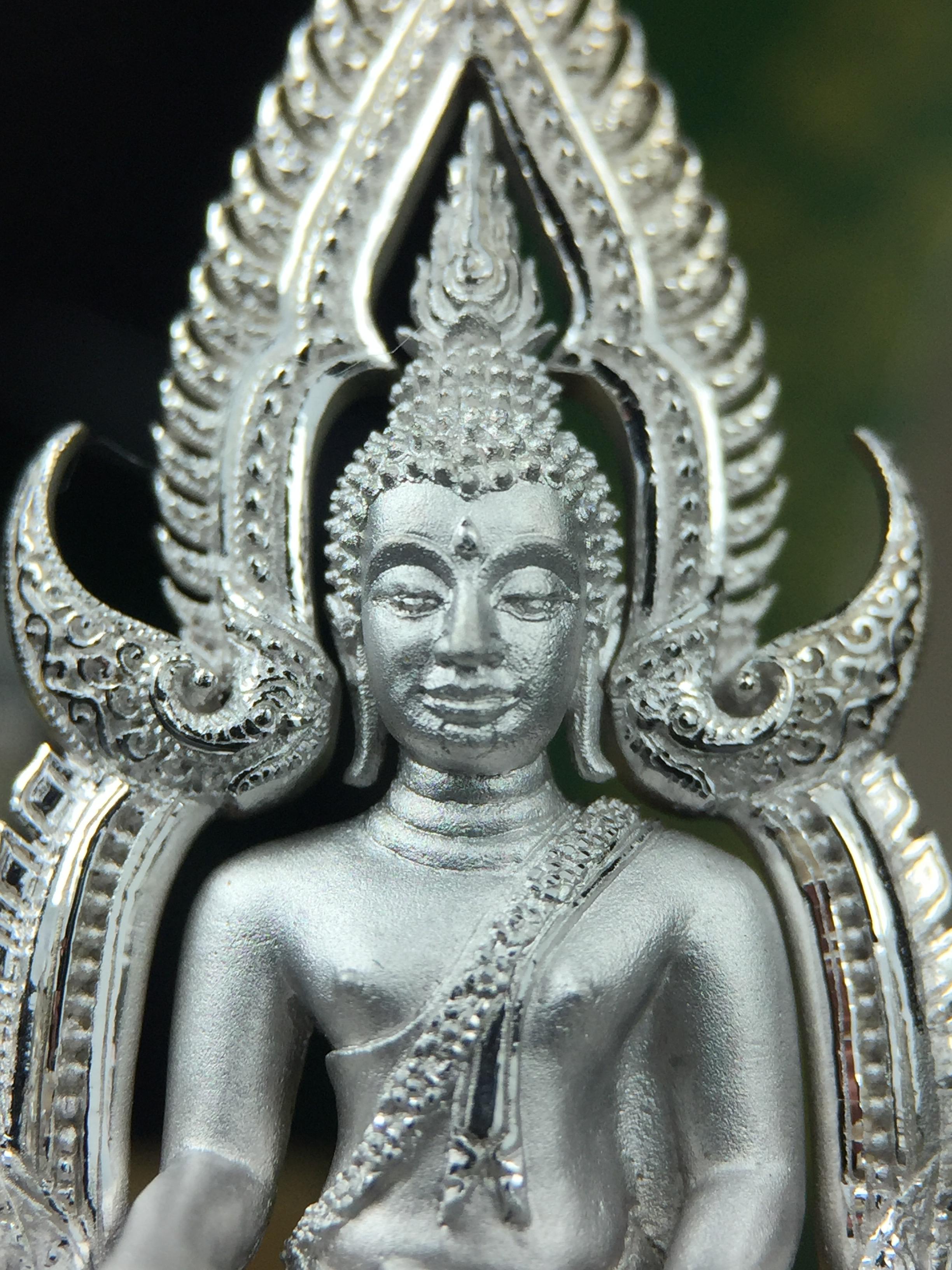 พระพุทธชินราช(จำลอง) ภปร. 84 พรรษา เนื้อเงินชุบทองคำขาว พิมพ์ใหญ่ขนาดหน้าตัก 3/4 นิ้ว(พระราชทานมวลสาร จิตรลดาและเส้นพระเจ้า(เส้นผม))รัชกาลที่9)พุทธศิลป์ทรงคุณค่าอีกหนึ่งรุ่นยอดนิยม(1ใน 3000 องค์)