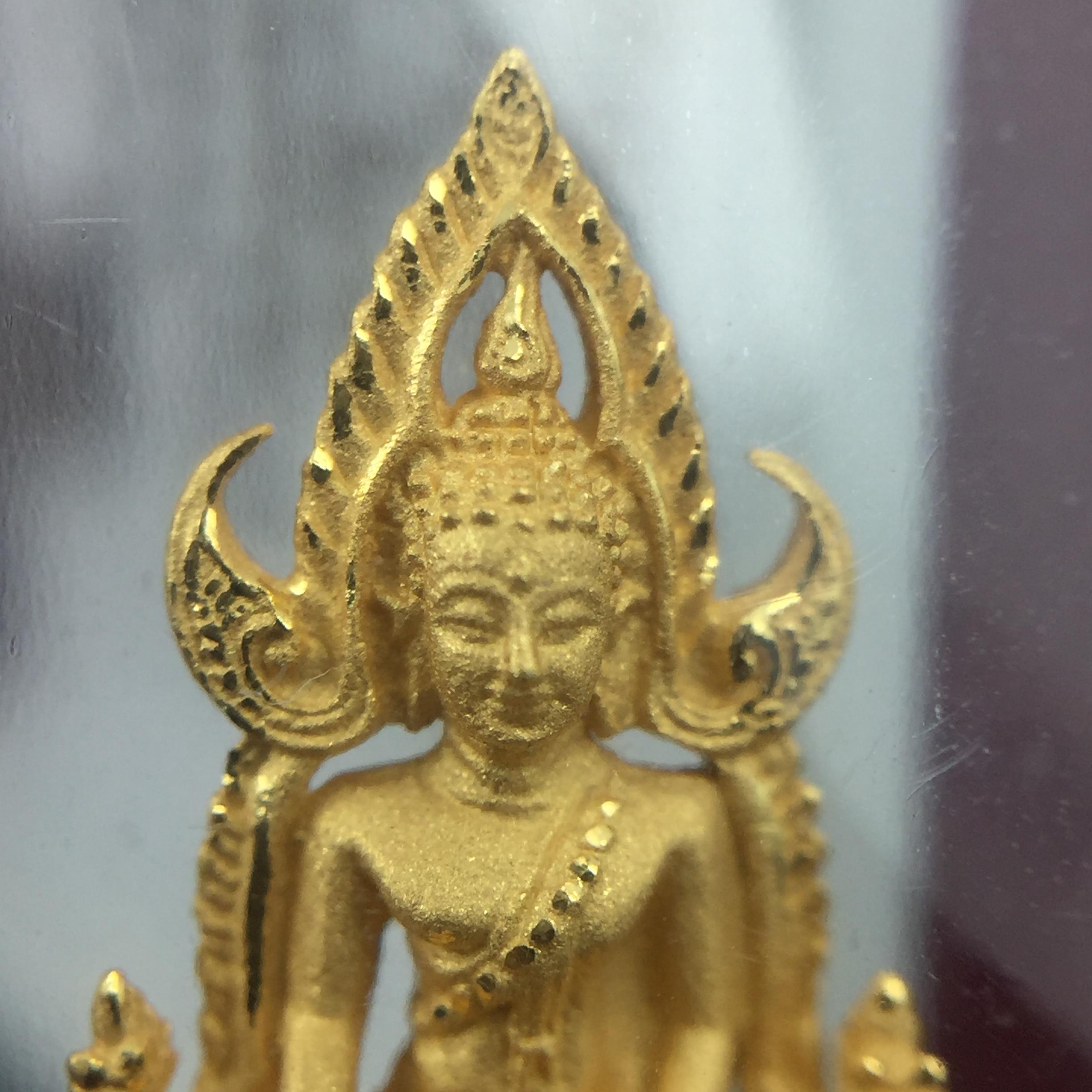 พระพุทธชินราช รุ่น ประวัติศาสตร์ มูลนิธิเพื่อตำรวจไทยจัดสร้าง ปี 2562 เนื้อทองคำขัดเงา พิมพ์ลอยองค์จิ๋ว(ขนาดสูง 1.5 ซม.) (สภาพ สวย ซีนซองเดิม กล่องบรรจุเดิมครบสมบูรณ์)