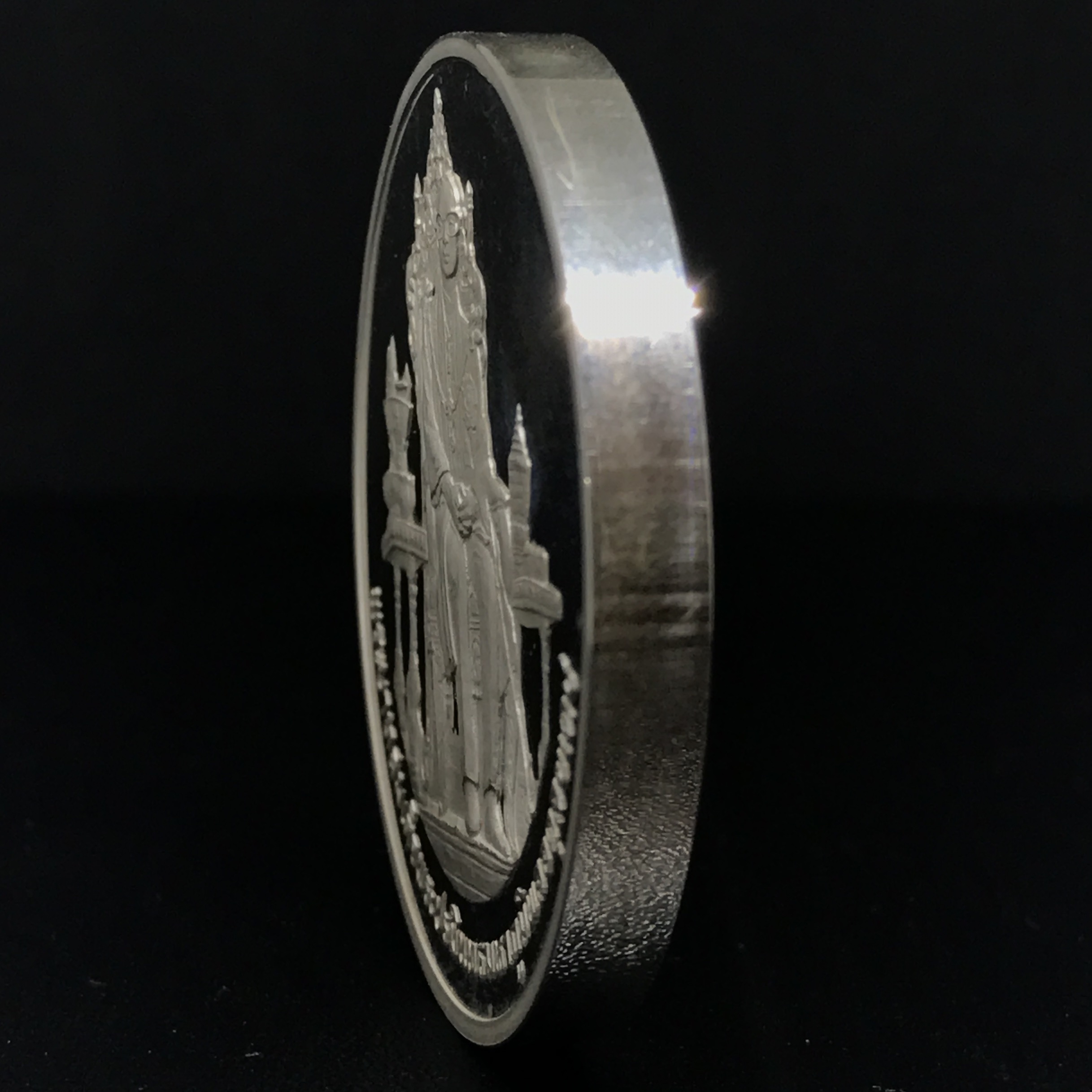 เหรียญที่ระลึกพระราชพิธีรัชมังคลาภิเษก ปี2531 เนื้อเงินขัดเงา