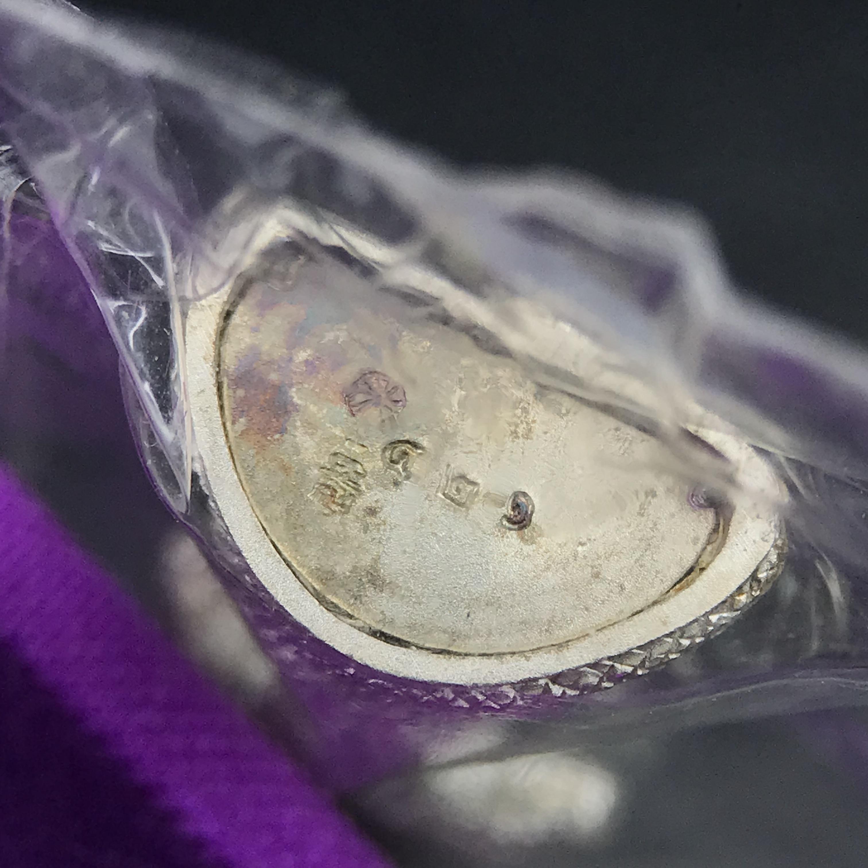 พระนาคปรก สธ. รุ่นสร้างพระอุโบสถเฉลิมพระเกียรติ 4 รอบ 84 พรรษา สมเด็จพระเทพรัตนราชสุดาฯ วัดบวรนิเวศวิหาร ปี 2543 พิมพ์เล็ก เนื้อเงินบริสุทธิ์ แบบพ่นทรายขัดเงาบางส่วน(สภาพ สวย ซีนซองกล่องบรรจุเดิมครบ)พิธีใหญ่ พุทธศิลป์งดงาม หายาก (1 ใน 2999 องค์)