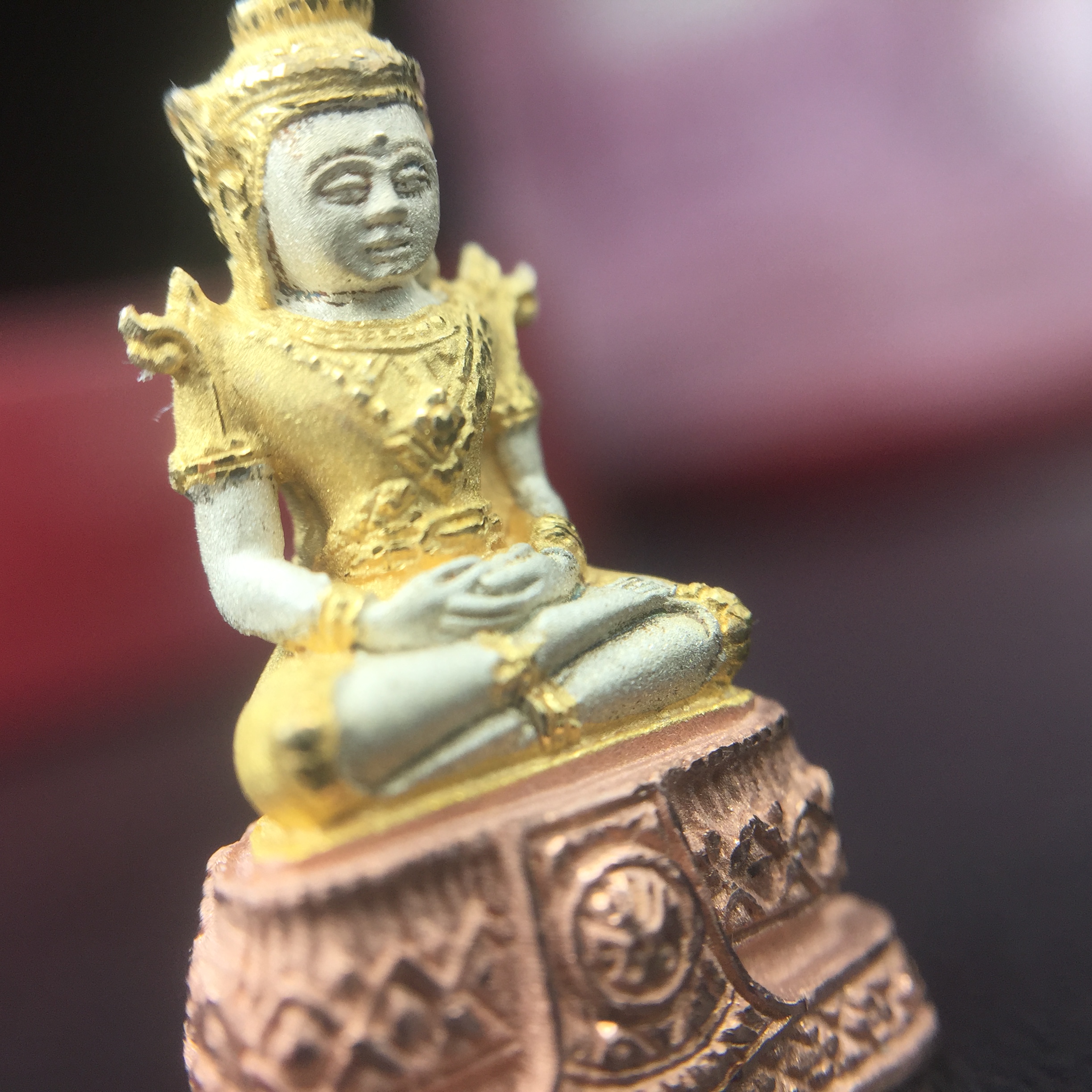 พระแก้วมรกต ภปร.(รุ่นแรก) ปี2545 รุ่นฉลองกรุงรัตนโกสินทร์ครบ 220 ปี เนื้อเงินสามกษัตริย์ พิมพ์เล็ก หล่อลอยองค์