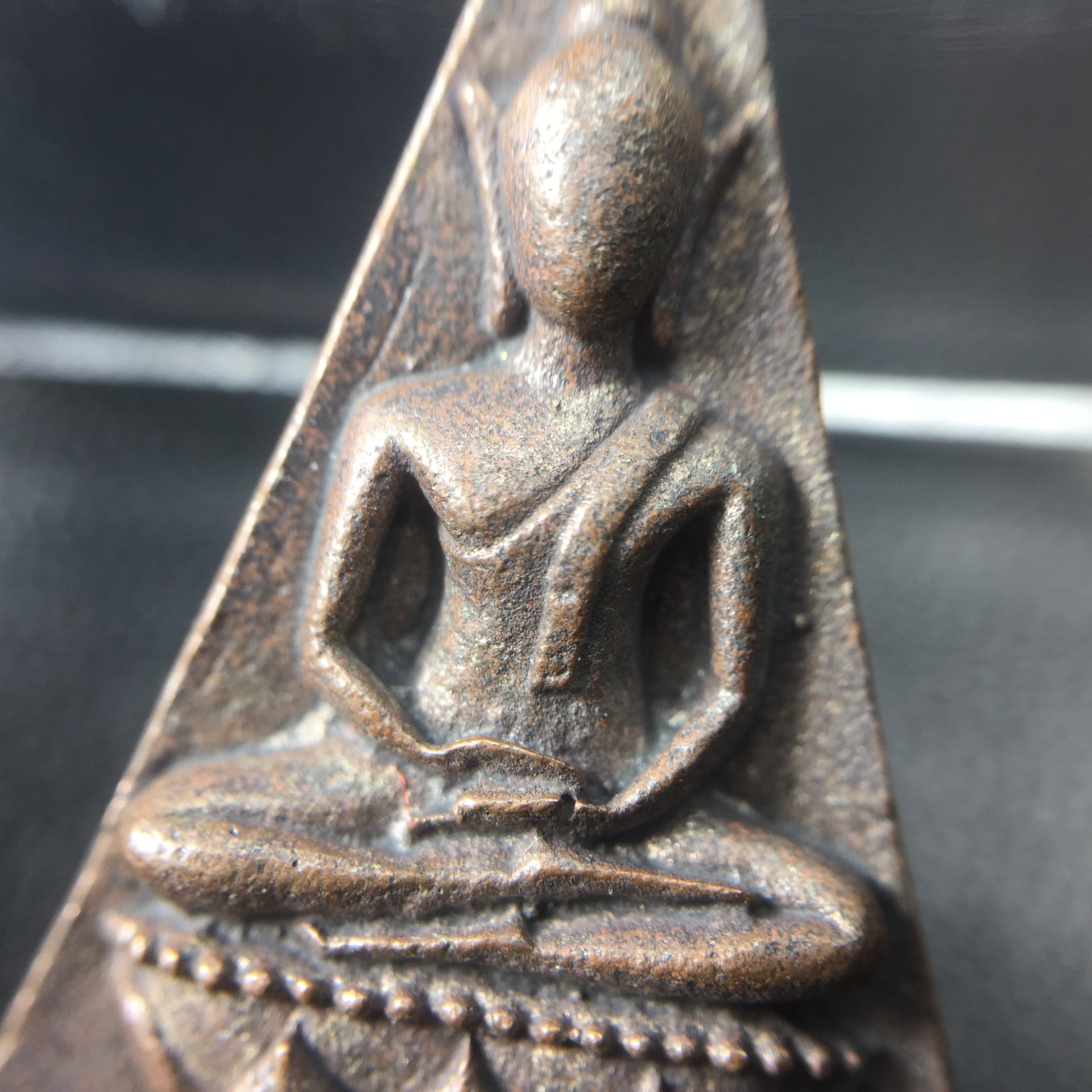 พระกำลังแผ่นดิน (สมเด็จจิตรลดา2) จัดสร้างเฉลิมพระเกียรติ ร.9 ครองราชย์ 50 ปี 2539 เนื้อเงิน(ผิวเดิมกลับดำ รุ้งๆสวย)+เนื้อนวโลหะ(สร้างน้อยหายาก)พร้อมกล่องบรรจุเดิมครบสมบูรณ์(1ใน2539องค์)