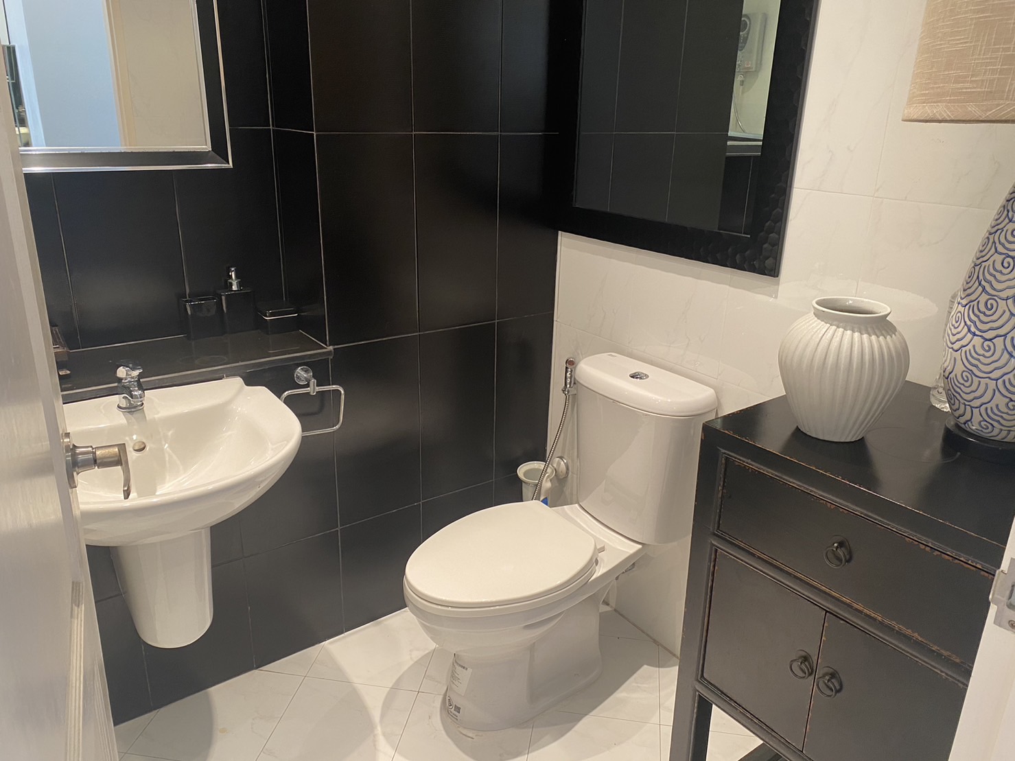 For Rent : Condo near Patong Beach, 2 Bedroom 2 Bathroom, 5th flr.