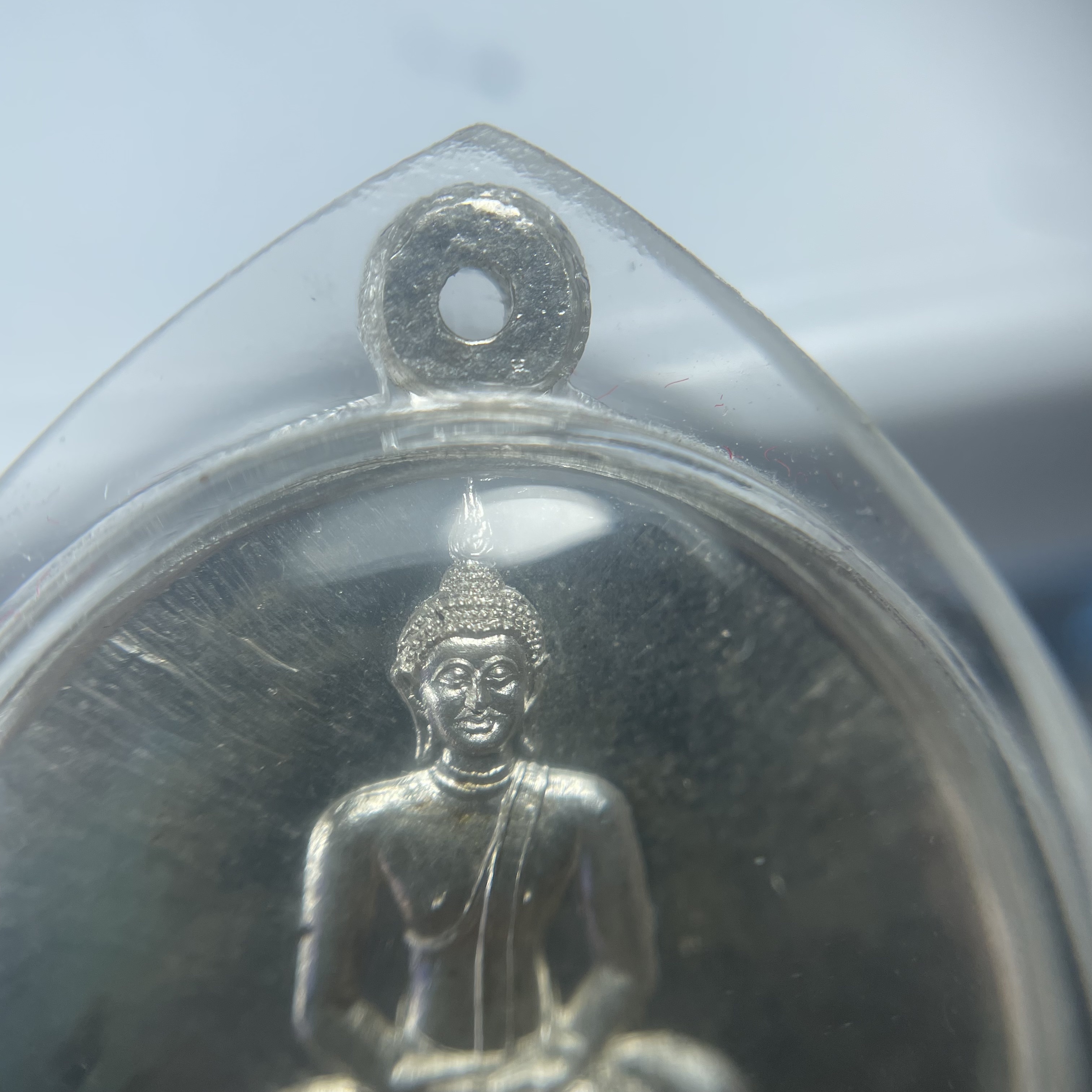 เหรียญพระพุทธสิหิงค์ ภปร. รุ่นมหาลัยธรรมศาสตร์ 60ปี พ.ศ.2537 พิมพ์ใหญ่+พิมพ์เล็ก เนื้อเงินผิวเดิม(ในหลวงรัชกาลที่9เสด็จในพิธี)(หลวงตามหาบัวร่วมปลุกเสก)