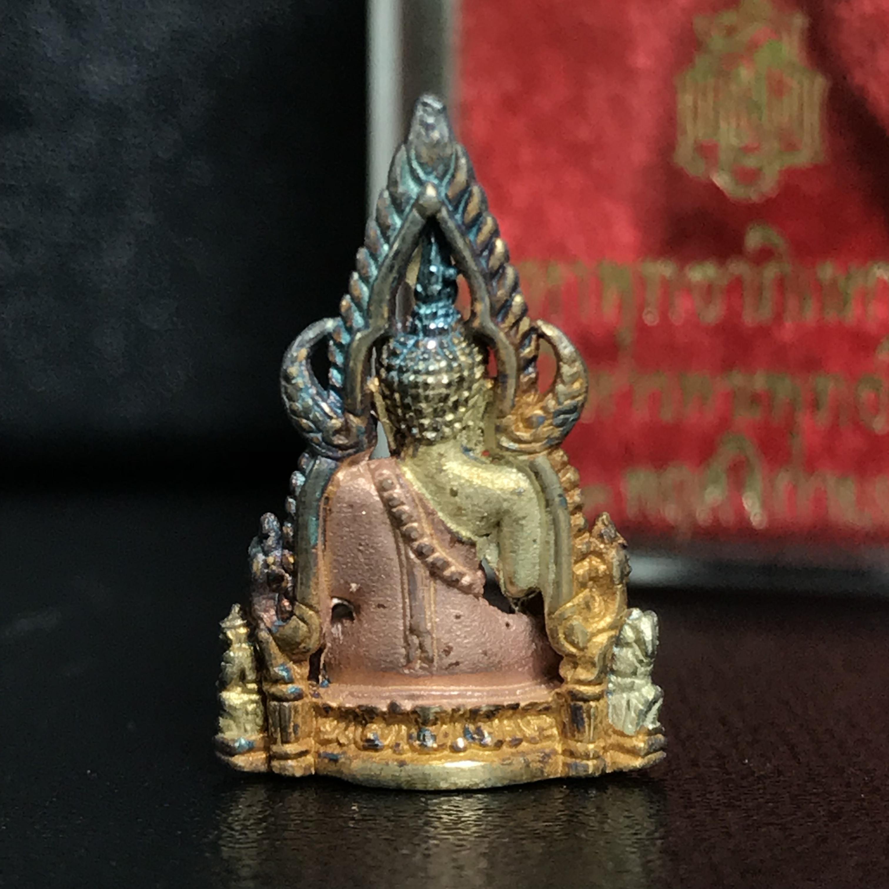 พระชัยวัฒน์พระชินราชอินโดจีน ญสส.เนื้อเงินสามกษัตริย์ วัดพระศรีมหาธาตุ จ.พิษณุโลก ปี 2543 พิธีใหญ่ รุ่นแรกและรุ่นเดียวที่ หลวงปู่หมุน ฐิตสีโล วัดบ้านจาน มาร่วมปลุกเสก