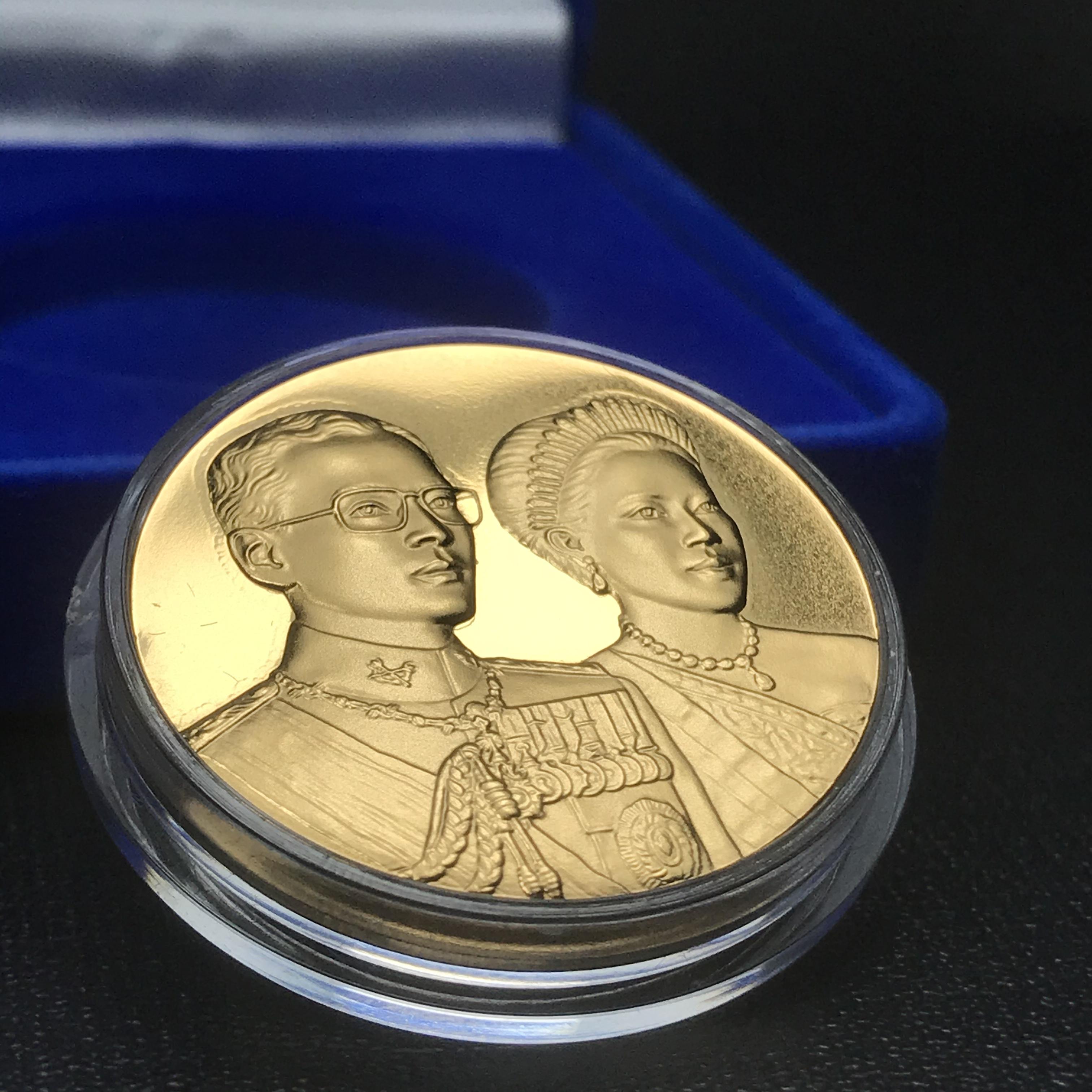 เหรียญสองพระองค์ในหลวง-พระราชินี พระราชทาน สภาพสวยกล่องบรรจุเดิม